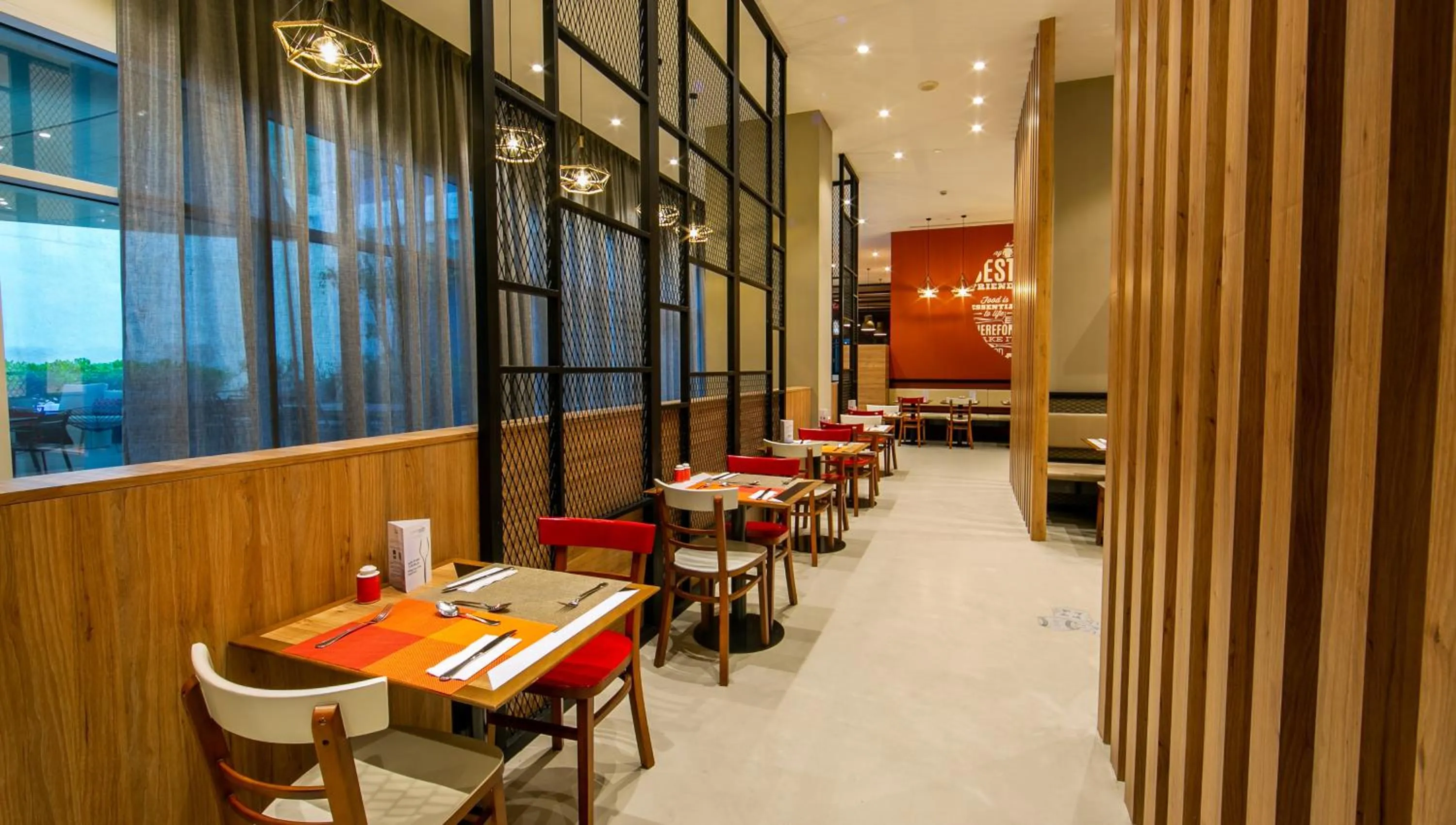 Restaurant/places to eat in Ibis Al Barsha