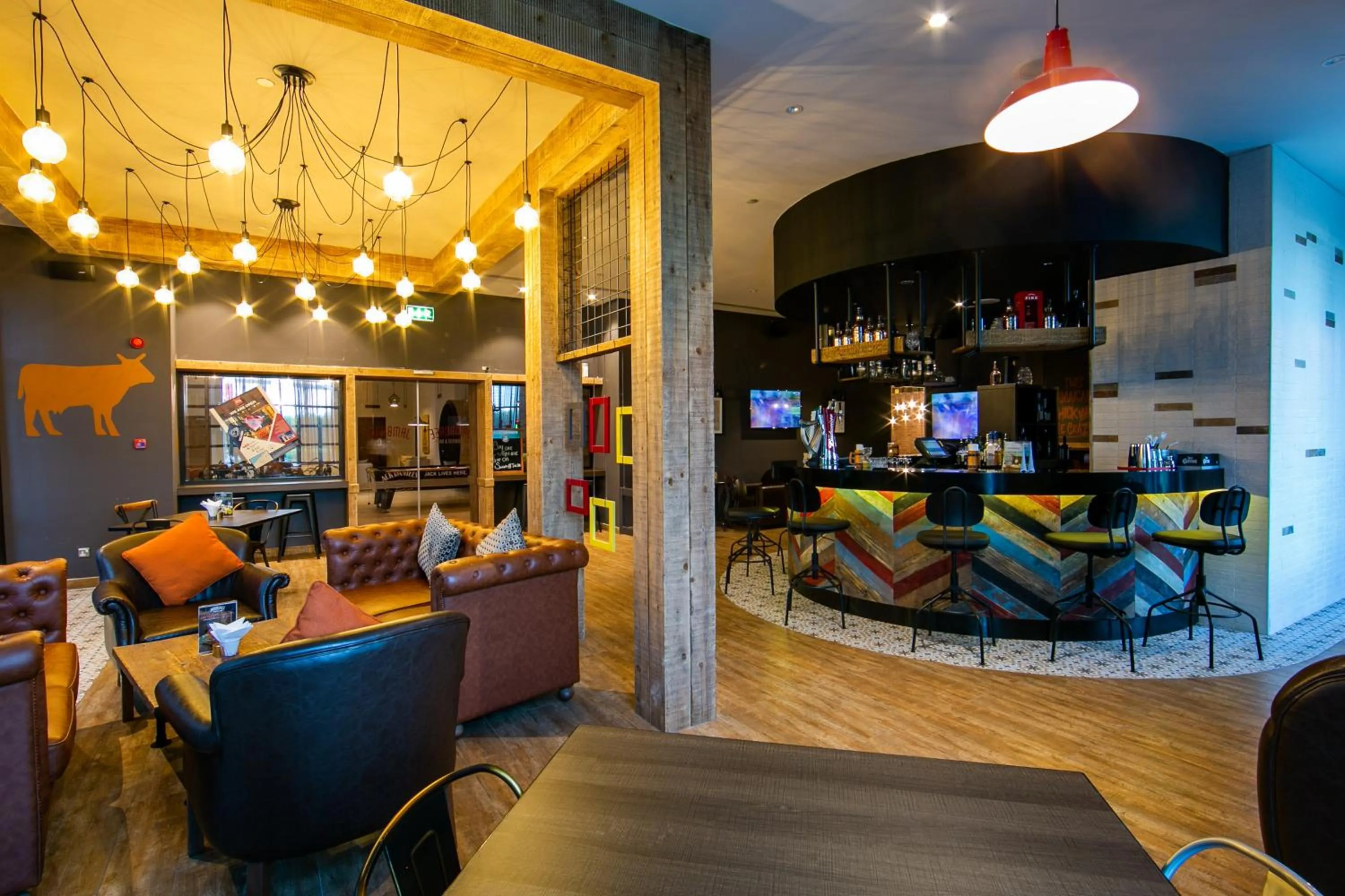 Restaurant/places to eat in Ibis Al Barsha