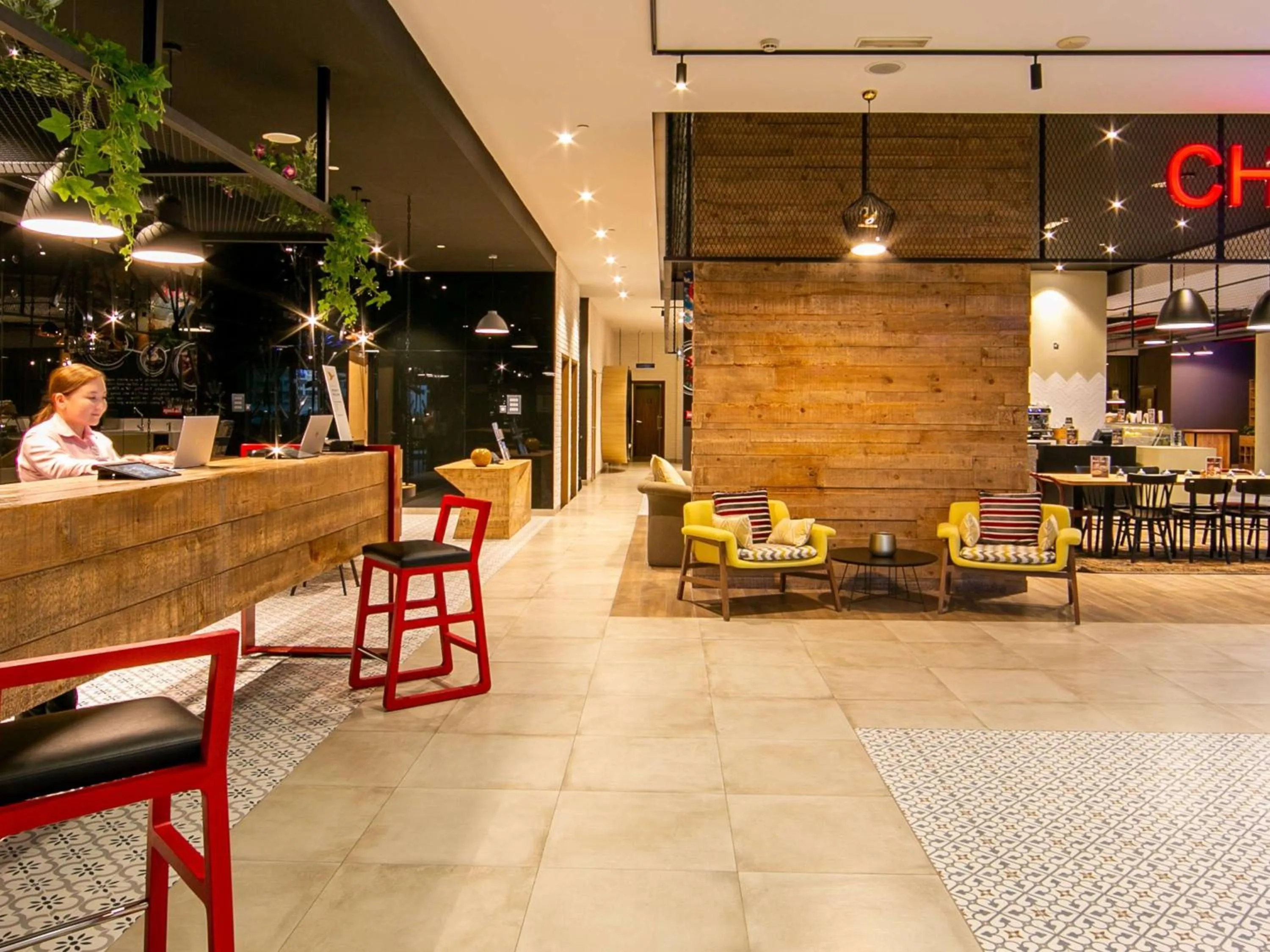 Restaurant/places to eat in Ibis Al Barsha