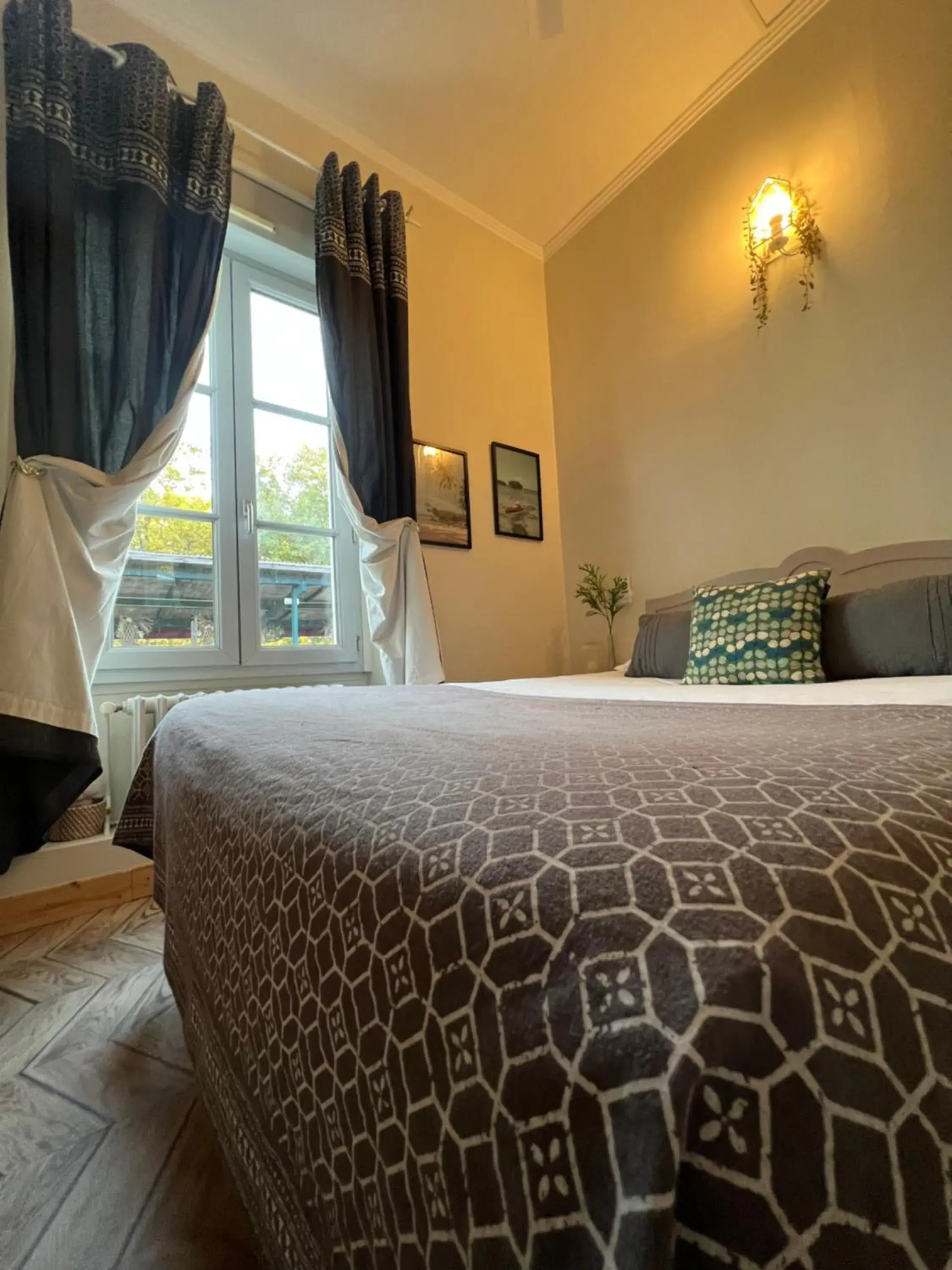 Budget Double Room in Hôtel Relais du Loir Budget Double Room in Hôtel Relais du Loir