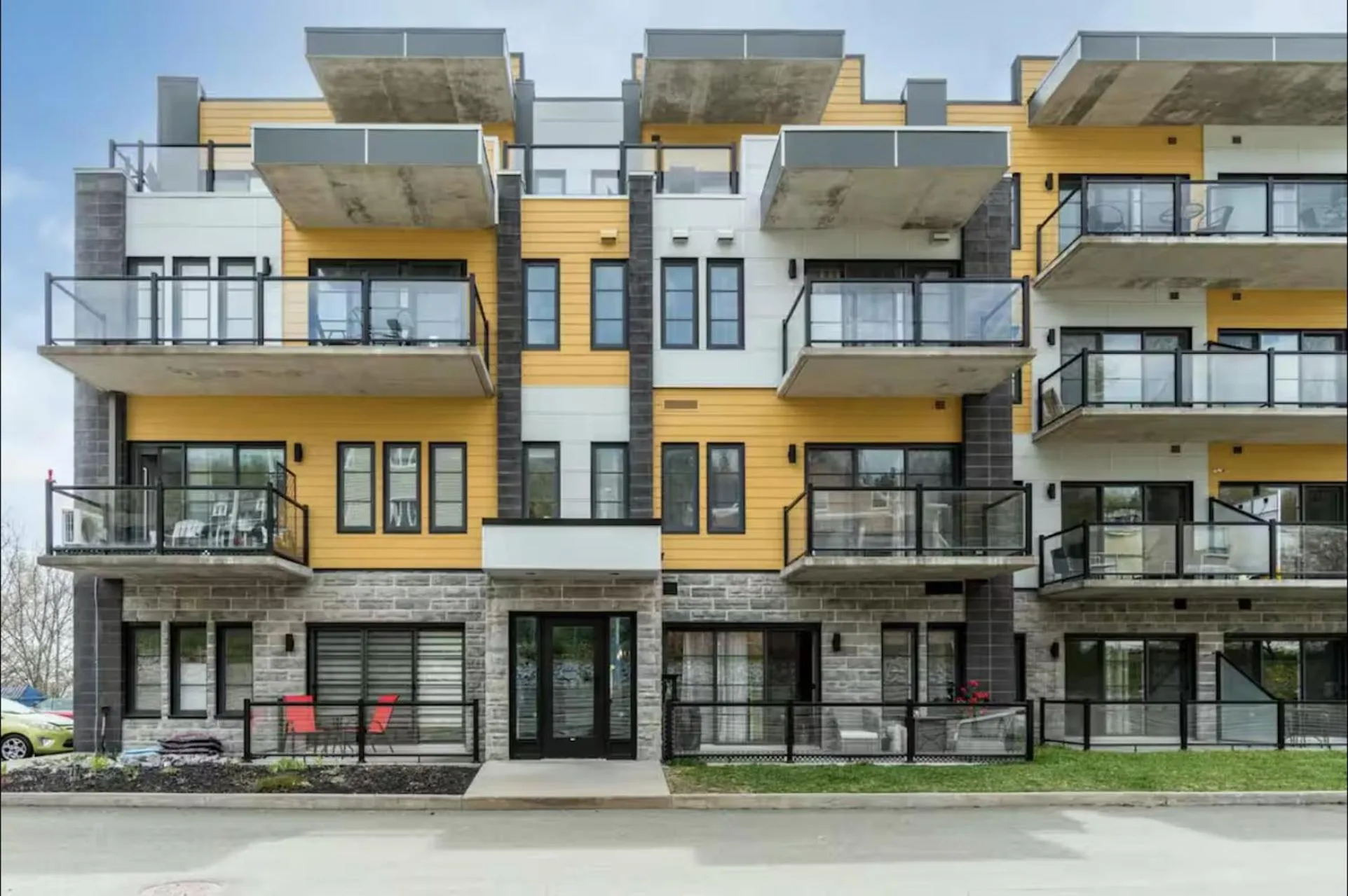 Property building in INITIAL - HORIZON - Chutes-Montmorency