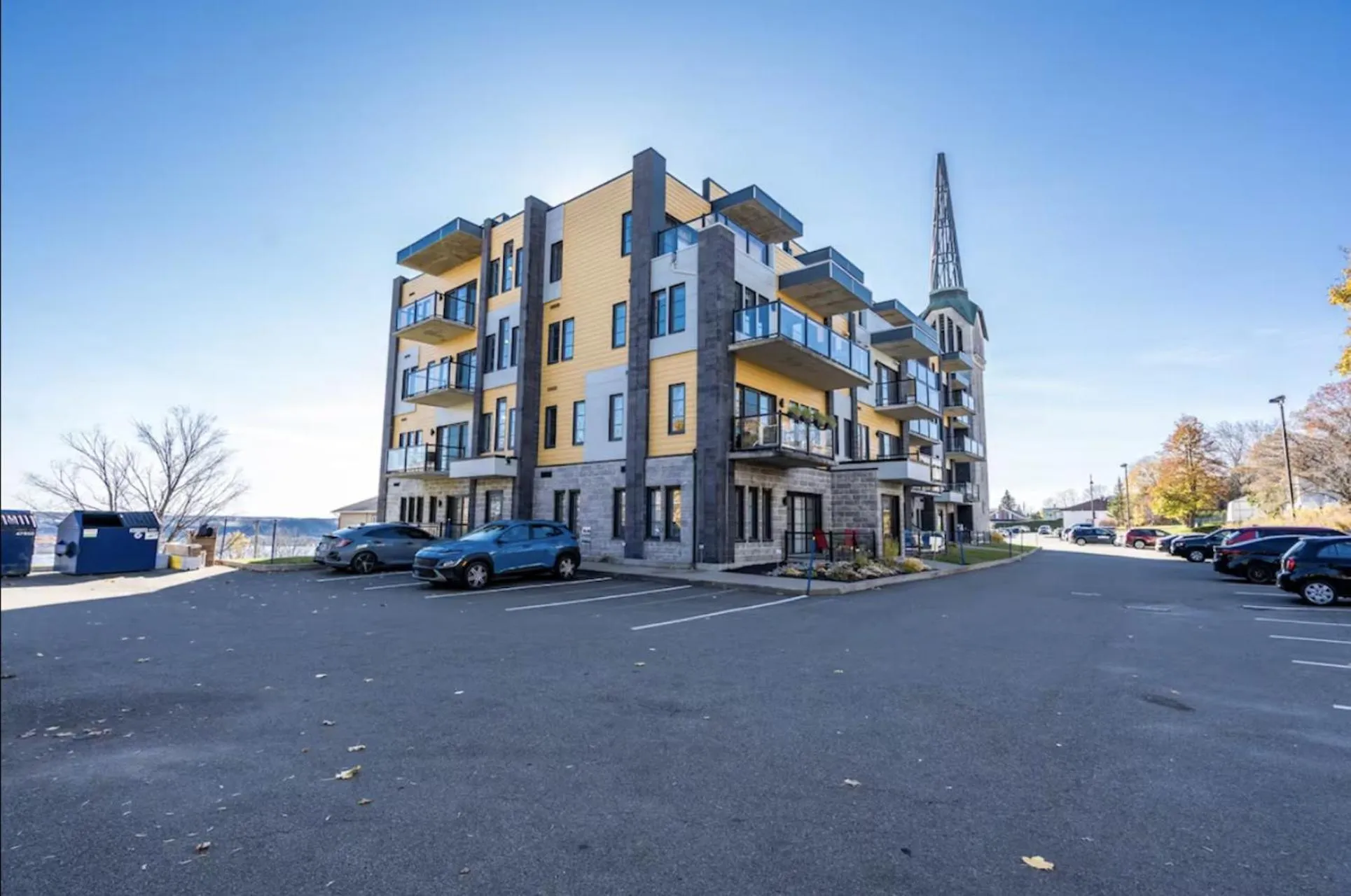 Property building in INITIAL - HORIZON - Chutes-Montmorency