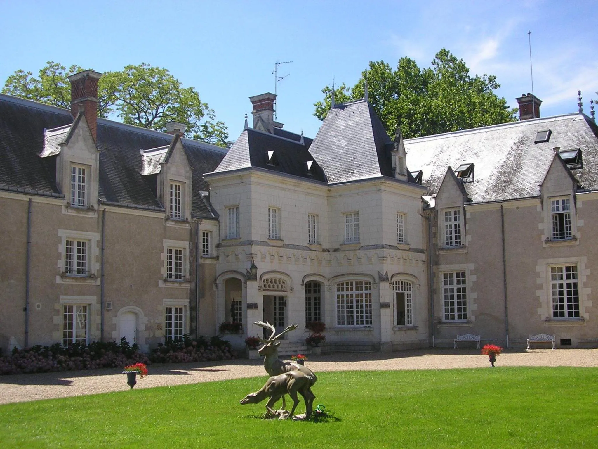 Facade/entrance in Château De Razay