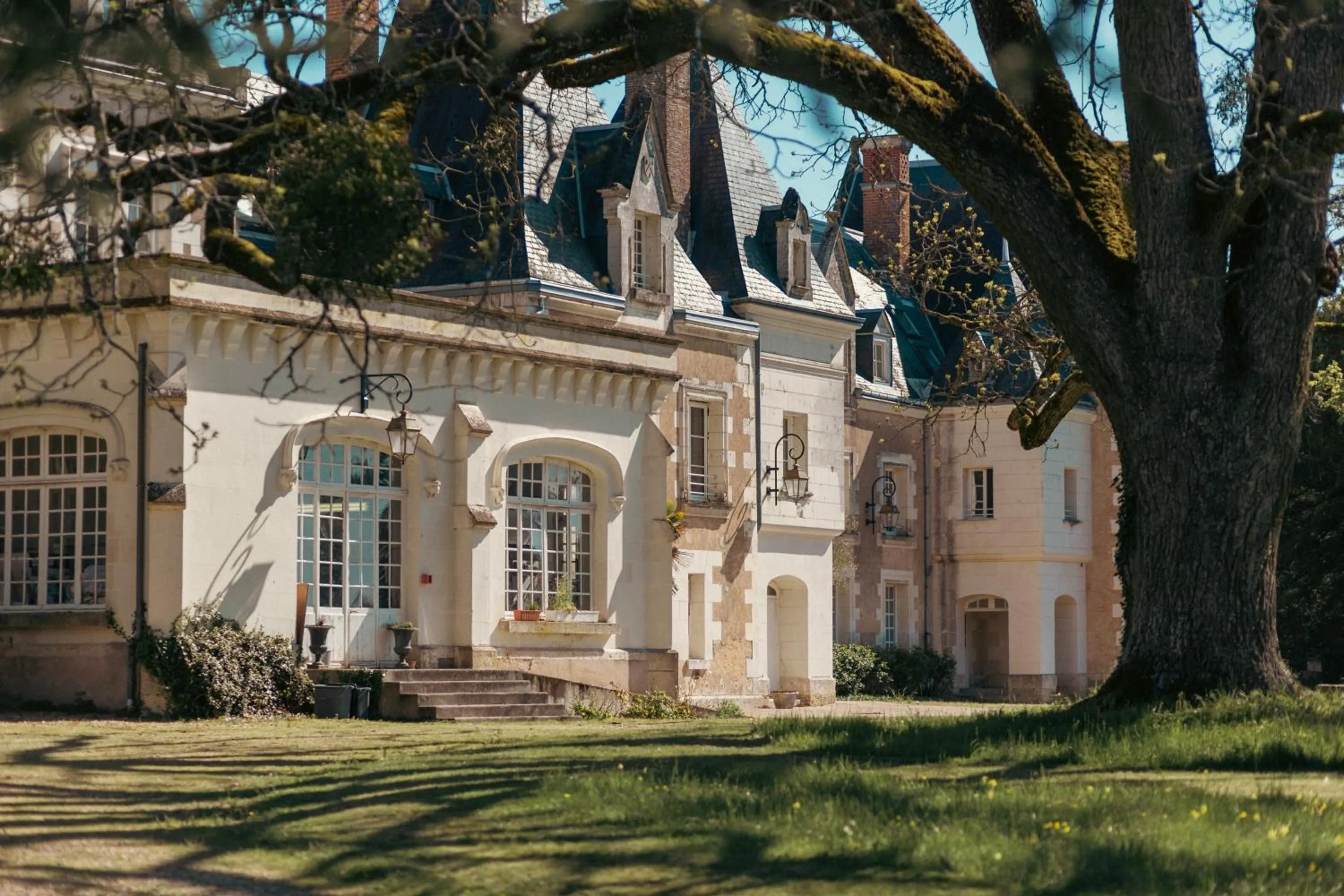 Property building in Château De Razay