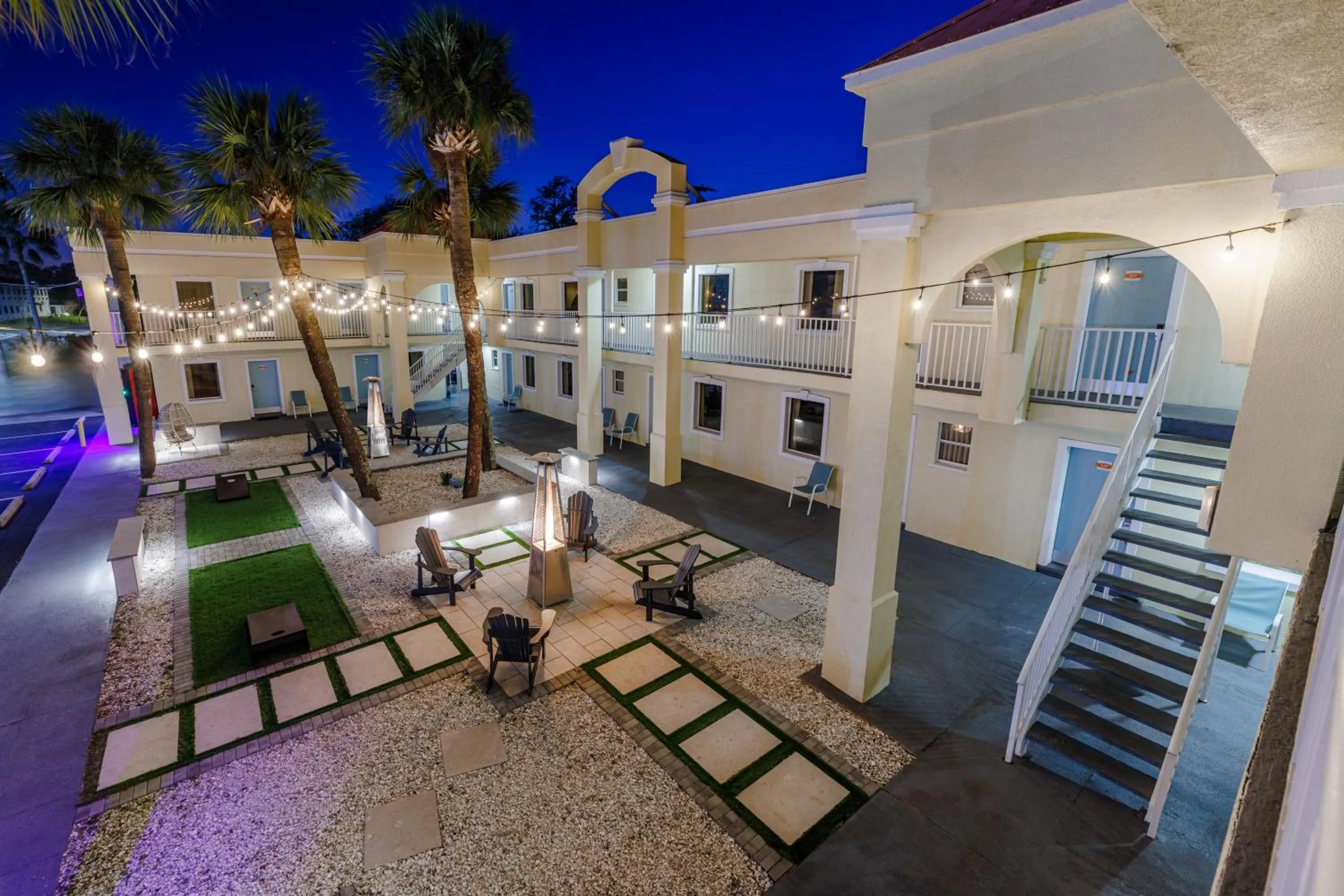 Seating area in Dunes Inn & Suites - Tybee Island
