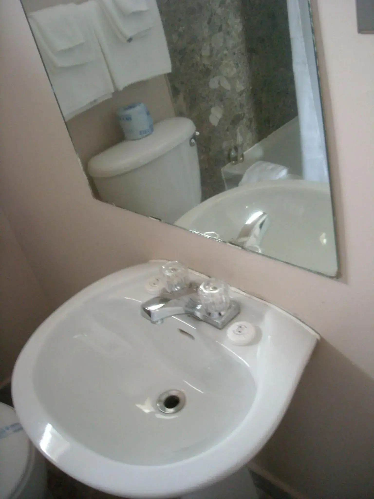 Bathroom in Grand Motel Saint-Hubert