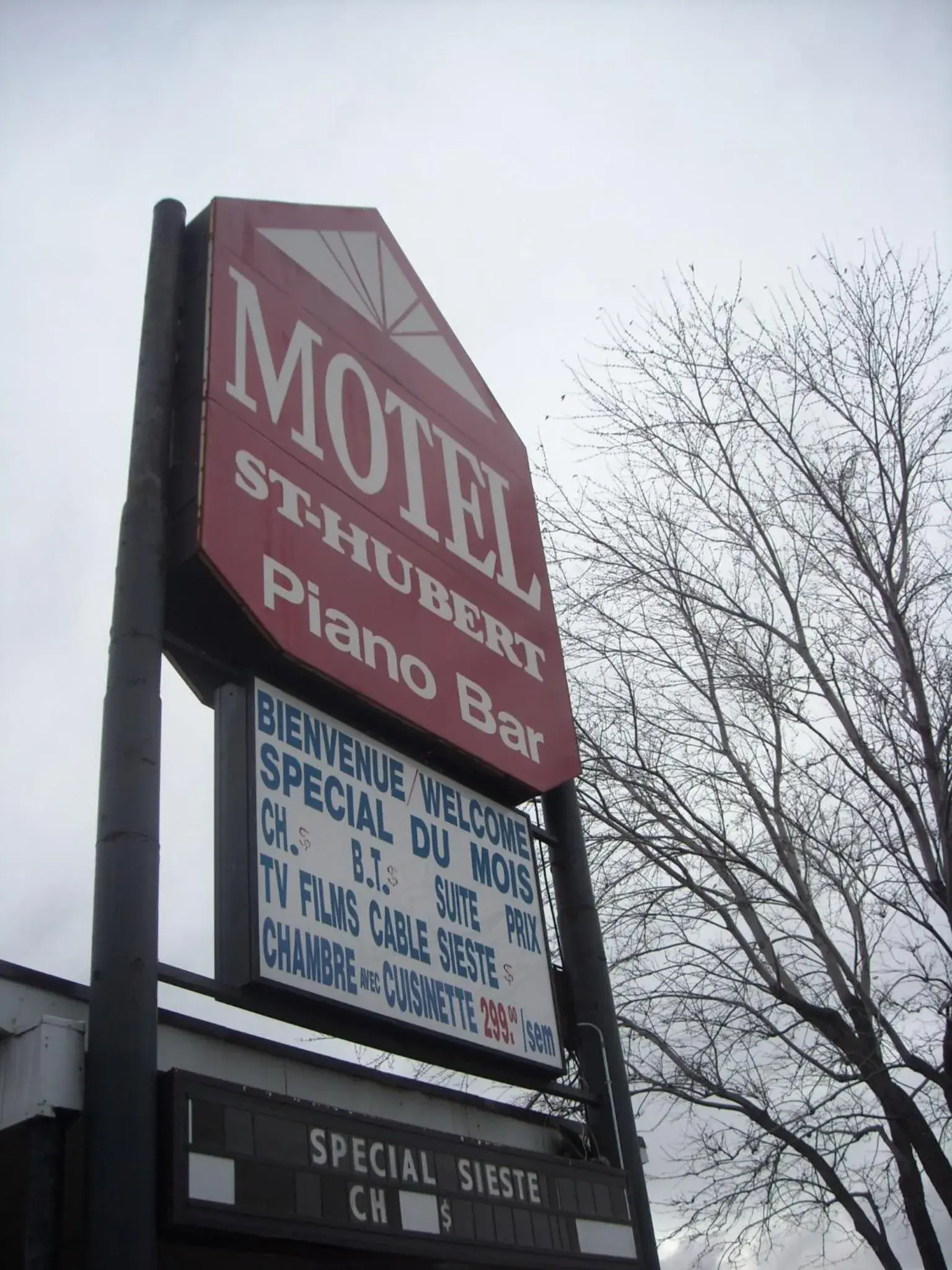 Facade/entrance in Grand Motel Saint-Hubert