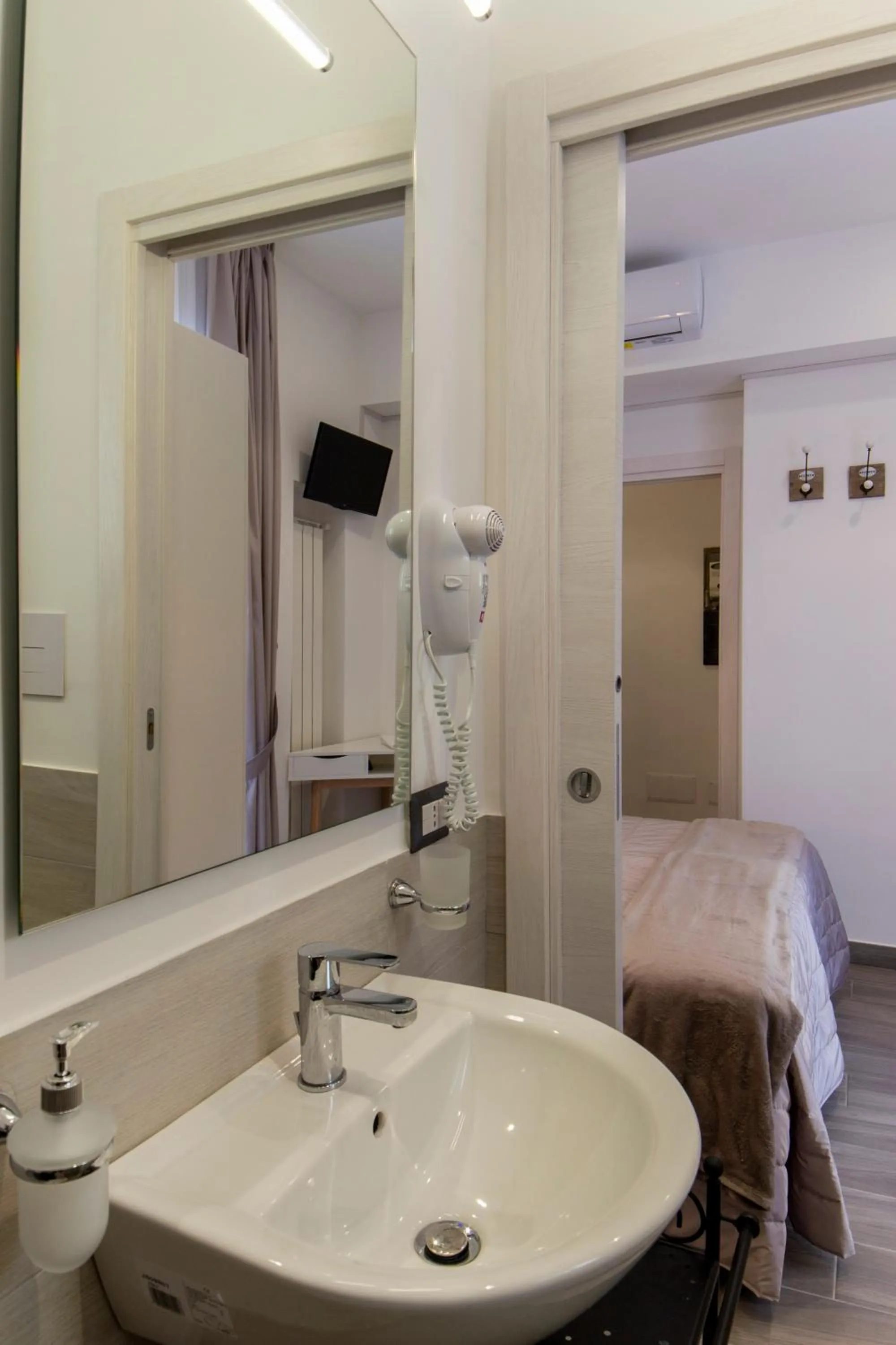 Bathroom, Bed in B&B Maremy... I 4 Elementi