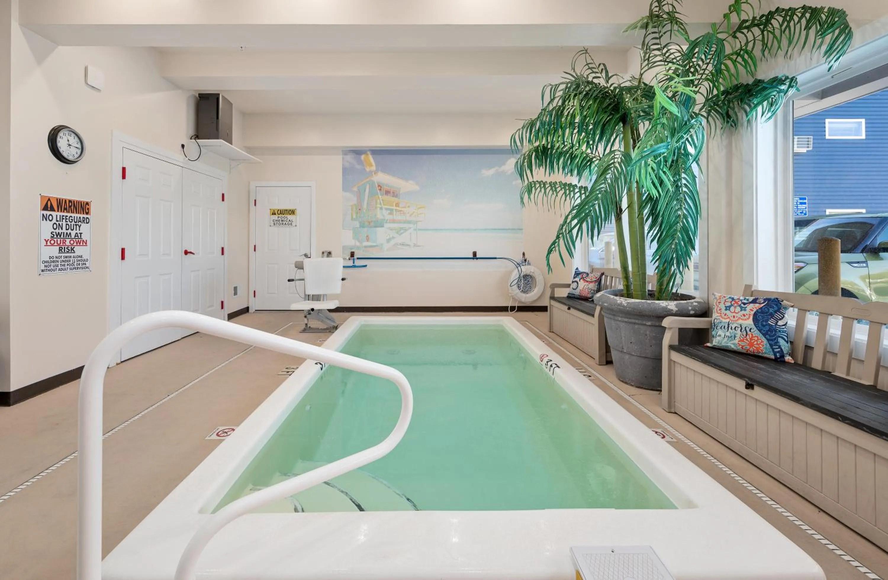 Swimming pool in Beach Bum Inn