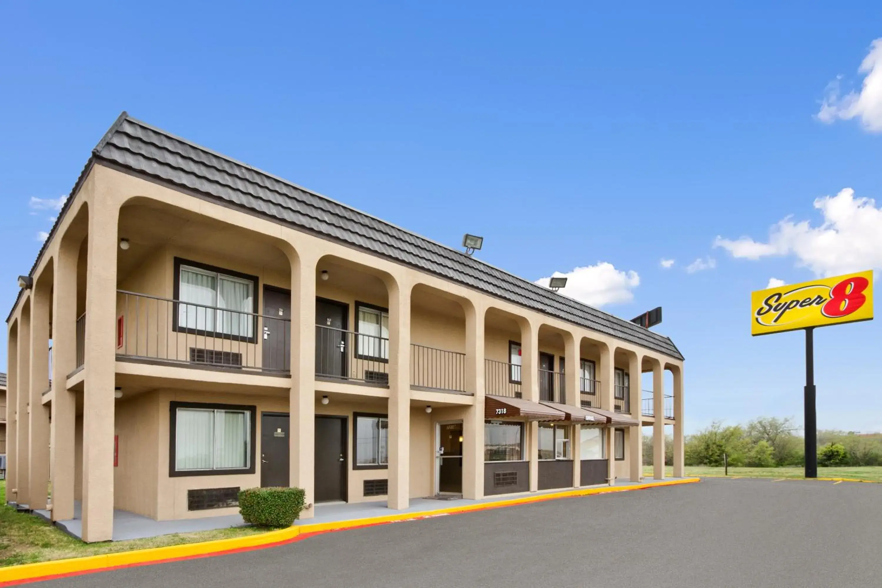 Facade/entrance in Super 8 by Wyndham Fort Worth TX Facade/entrance in Super 8 by Wyndham Fort Worth TX