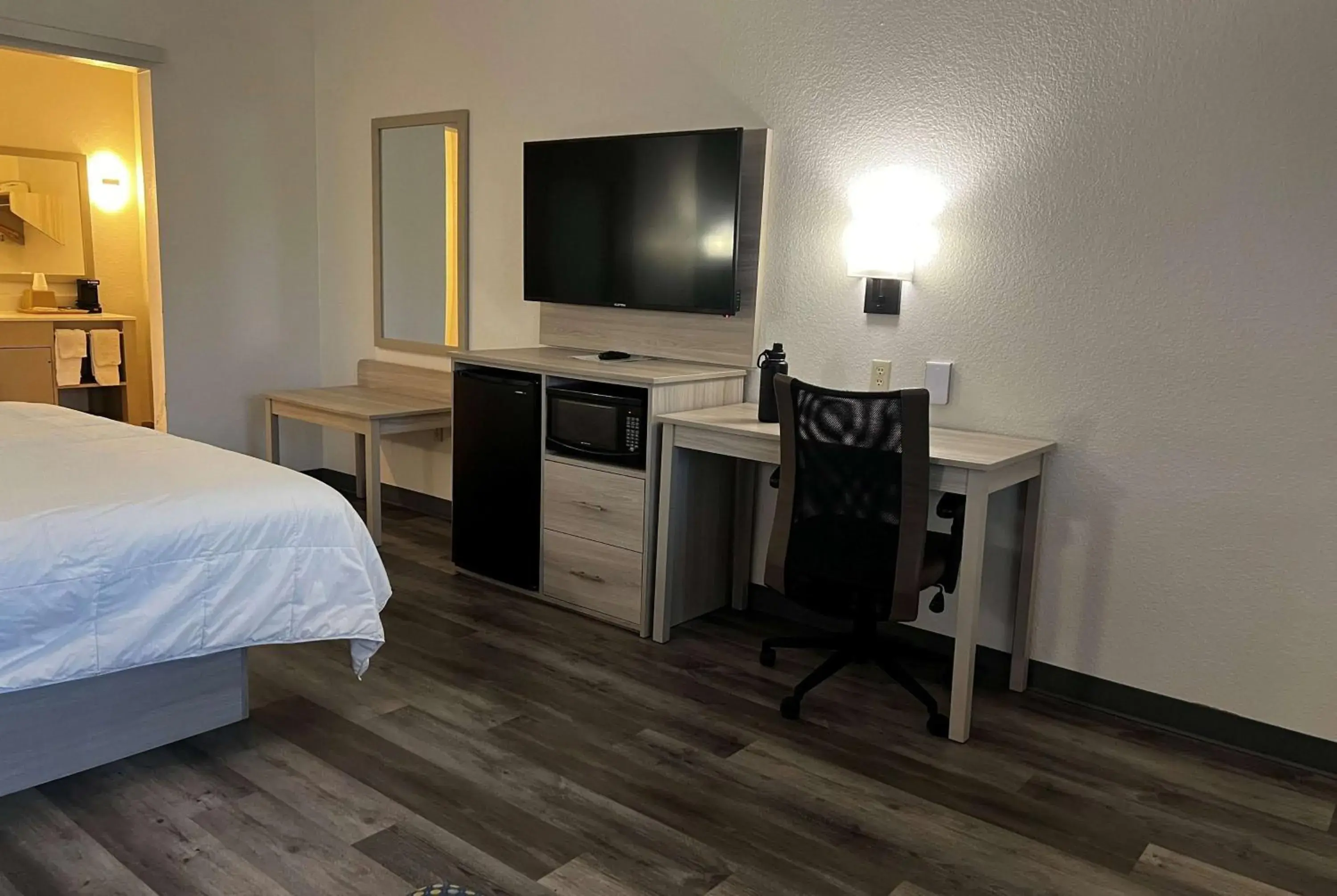 Photo of the whole room, Bed in Super 8 by Wyndham Rosenberg TX Photo of the whole room, Bed in Super 8 by Wyndham Rosenberg TX