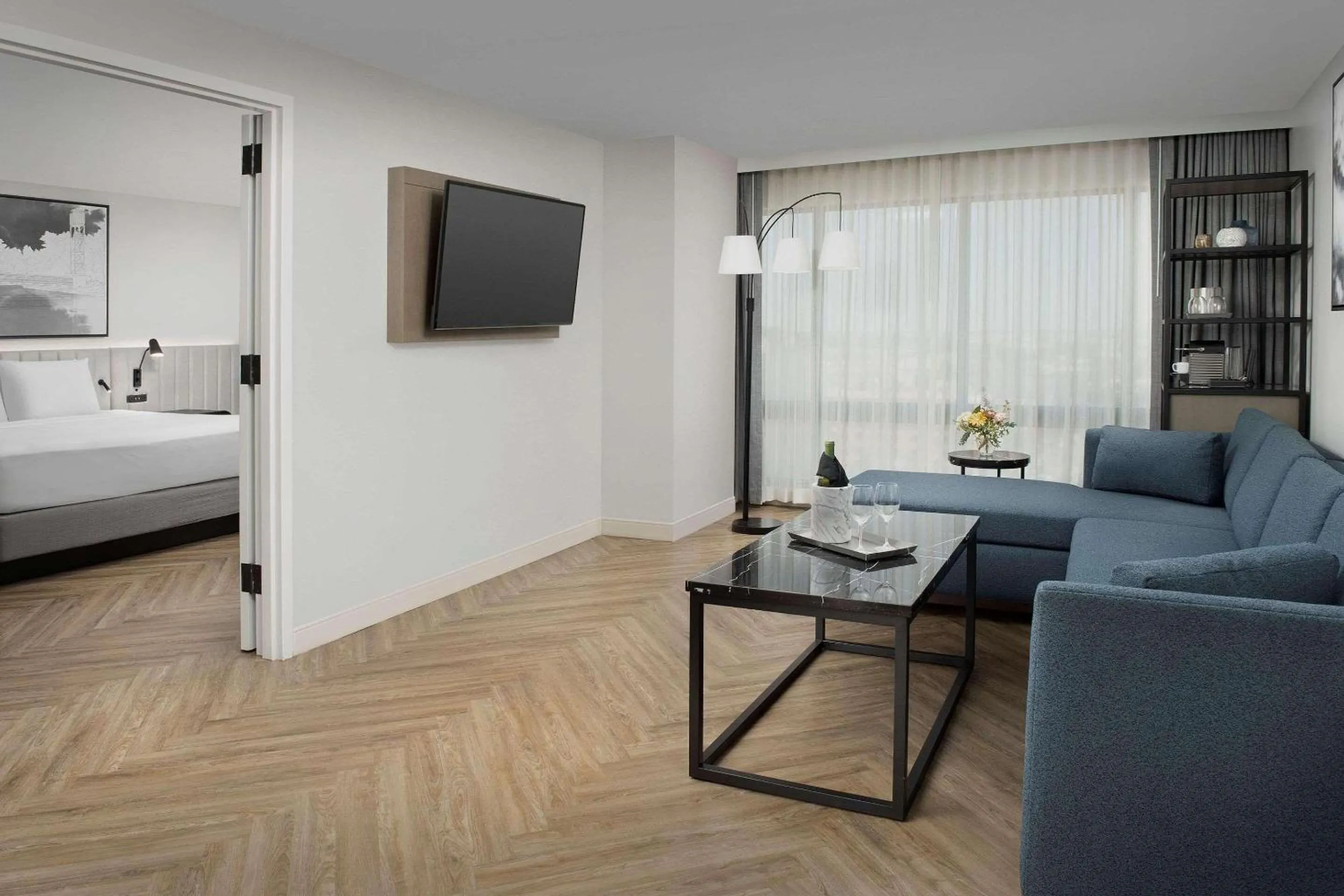 Bedroom, Bed in Radisson Blu Fargo