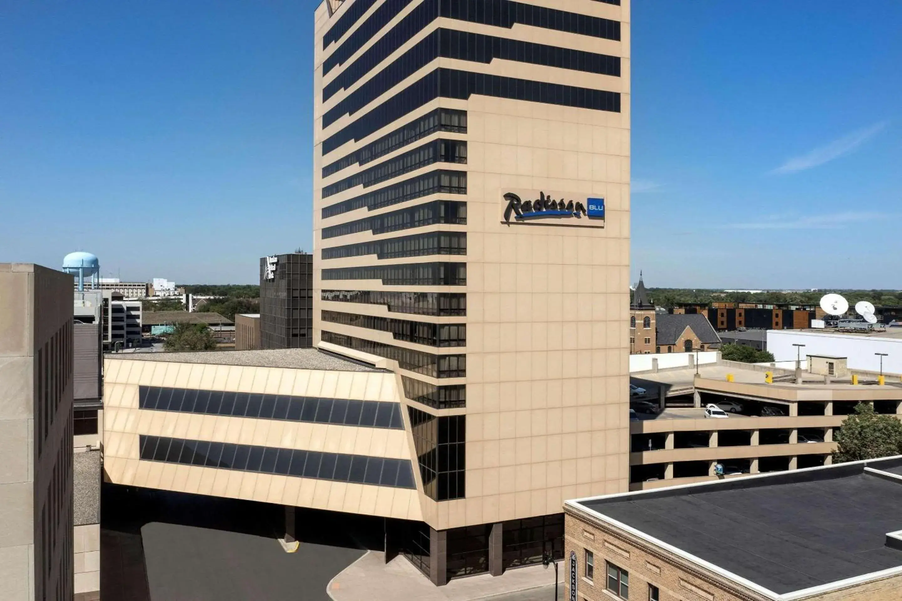 Property building in Radisson Blu Fargo Property building in Radisson Blu Fargo