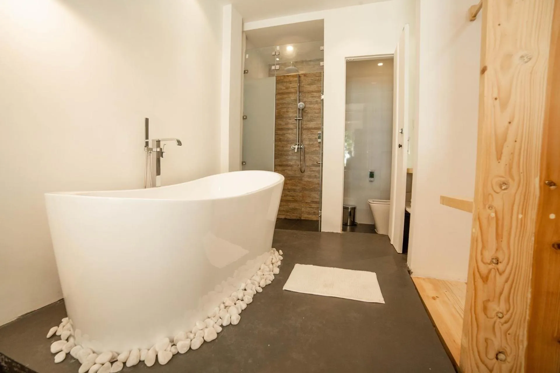 Shower in Portia Hotel & Spa