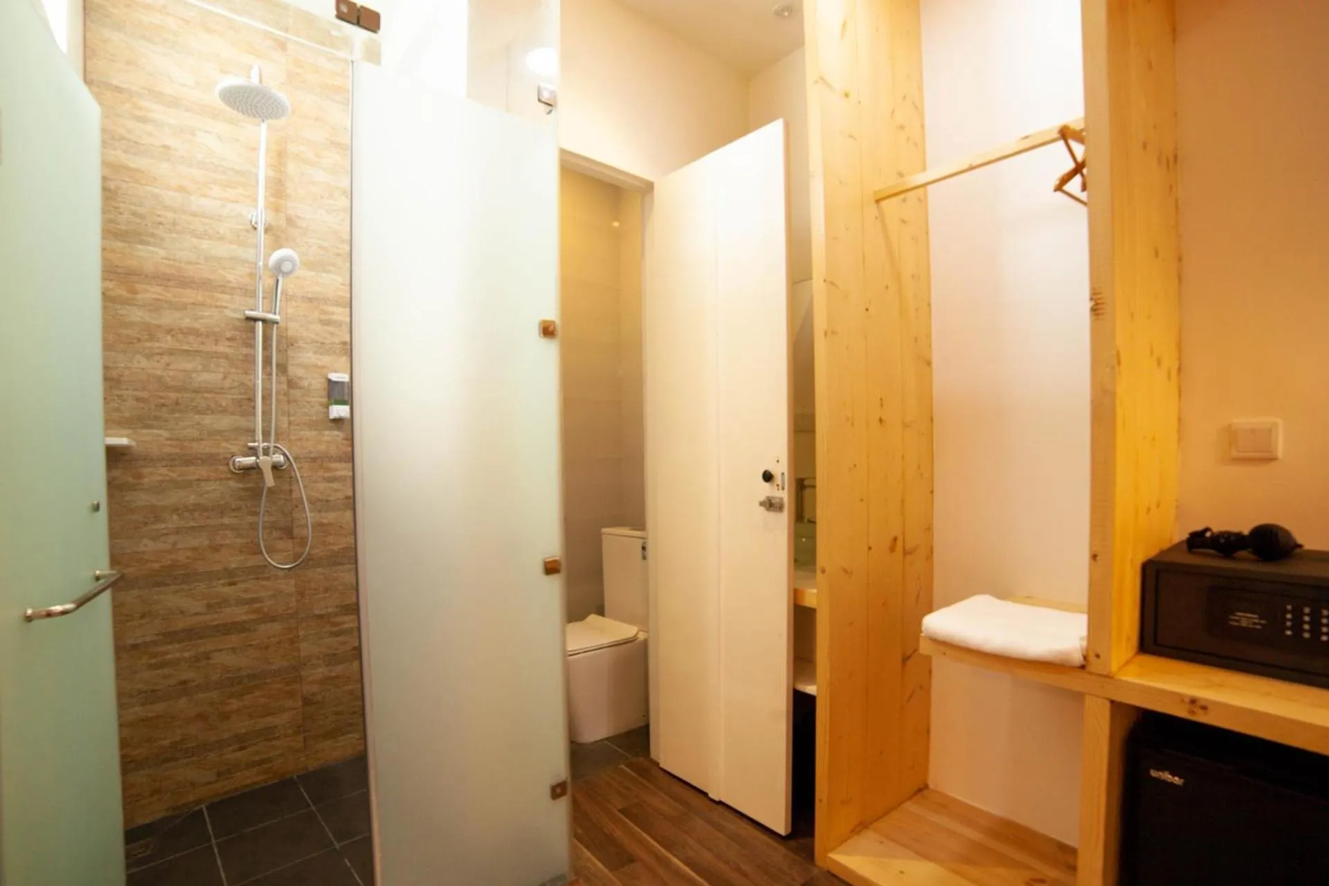 Shower in Portia Hotel & Spa