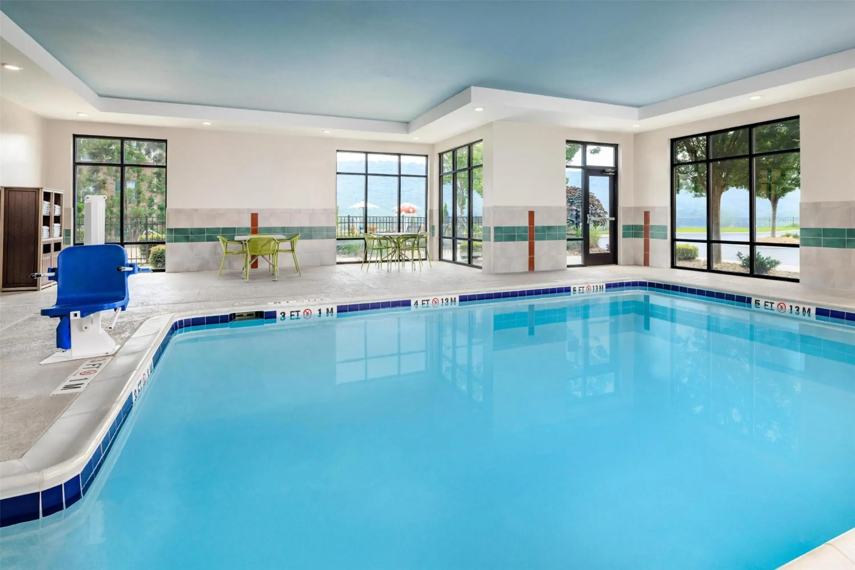 Pool view in Hampton Inn Chattanooga West/Lookout Mountain Pool view in Hampton Inn Chattanooga West/Lookout Mountain