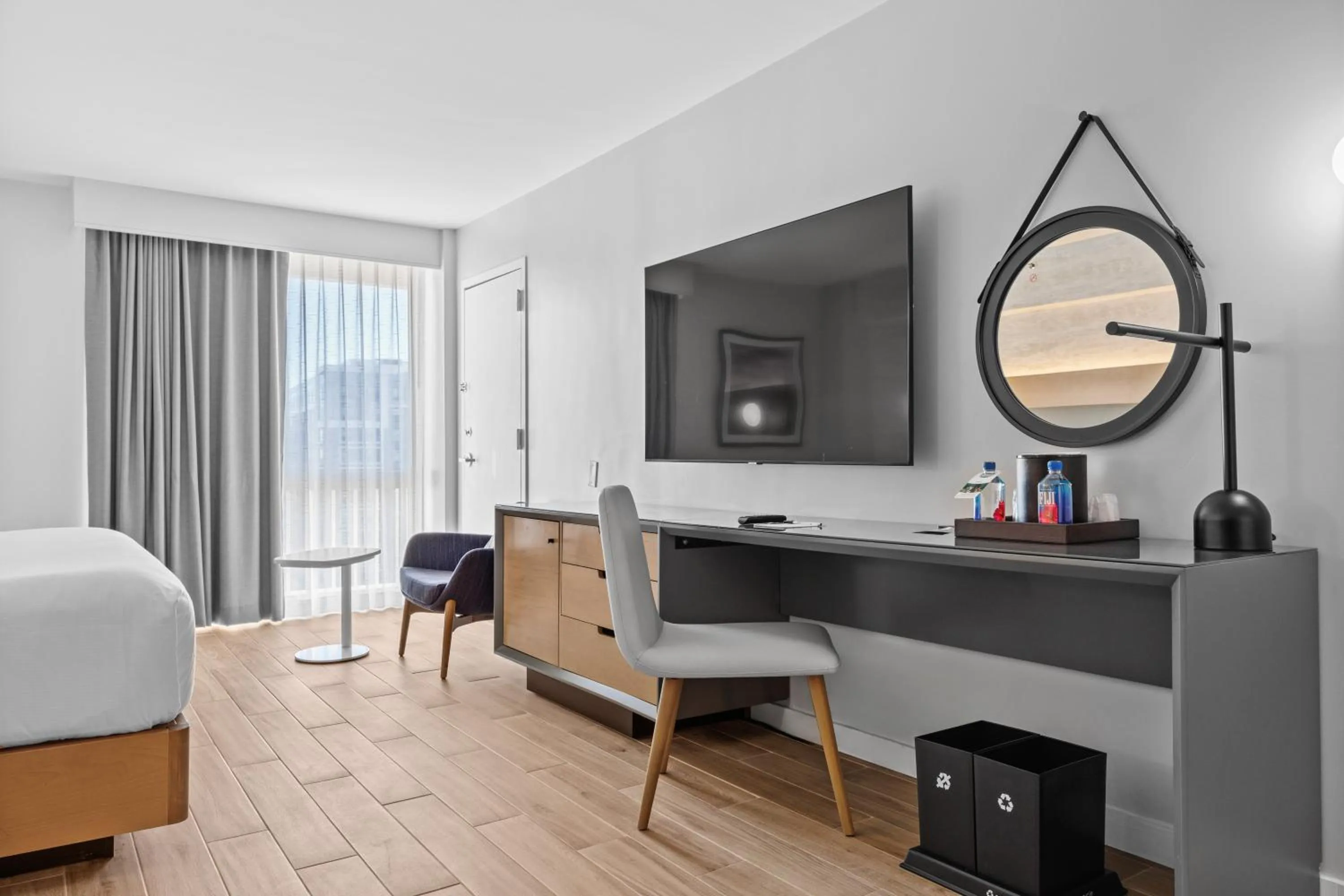 TV and multimedia, Bed in Radisson Hotel JFK Airport