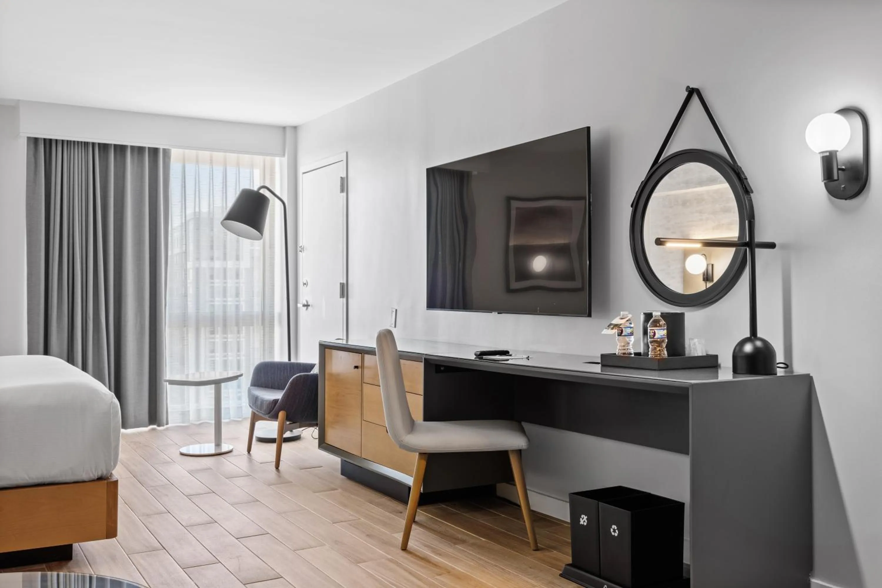 TV and multimedia, Bed in Radisson Hotel JFK Airport