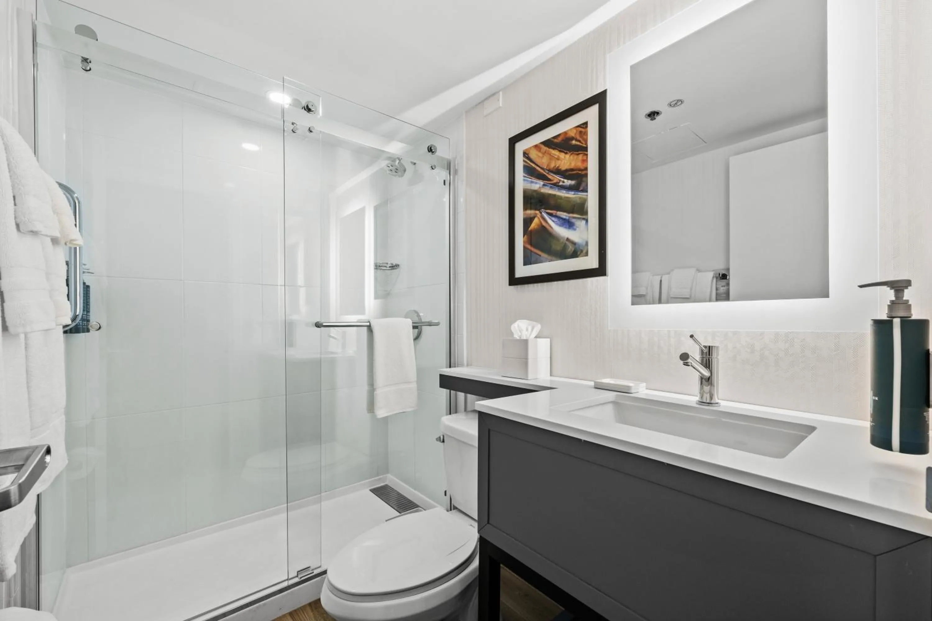 Bathroom in Radisson Hotel JFK Airport