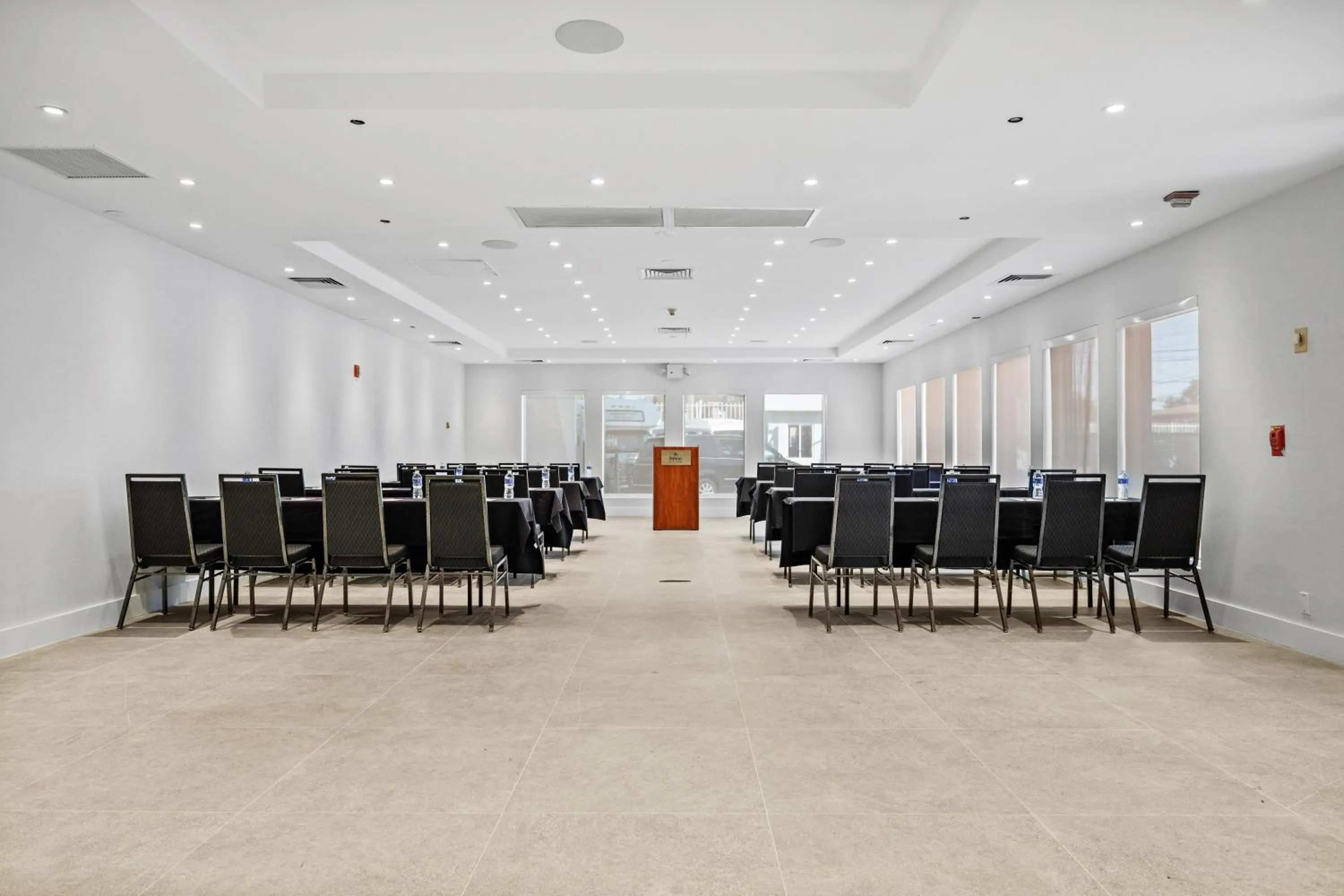 Meeting/conference room in Radisson Hotel JFK Airport
