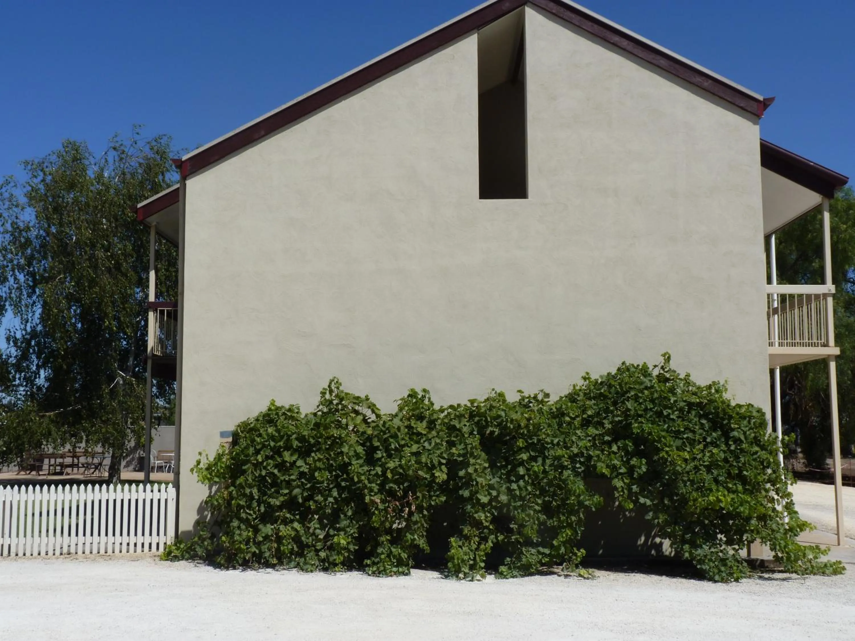Property building in Coonawarra Motor Lodge
