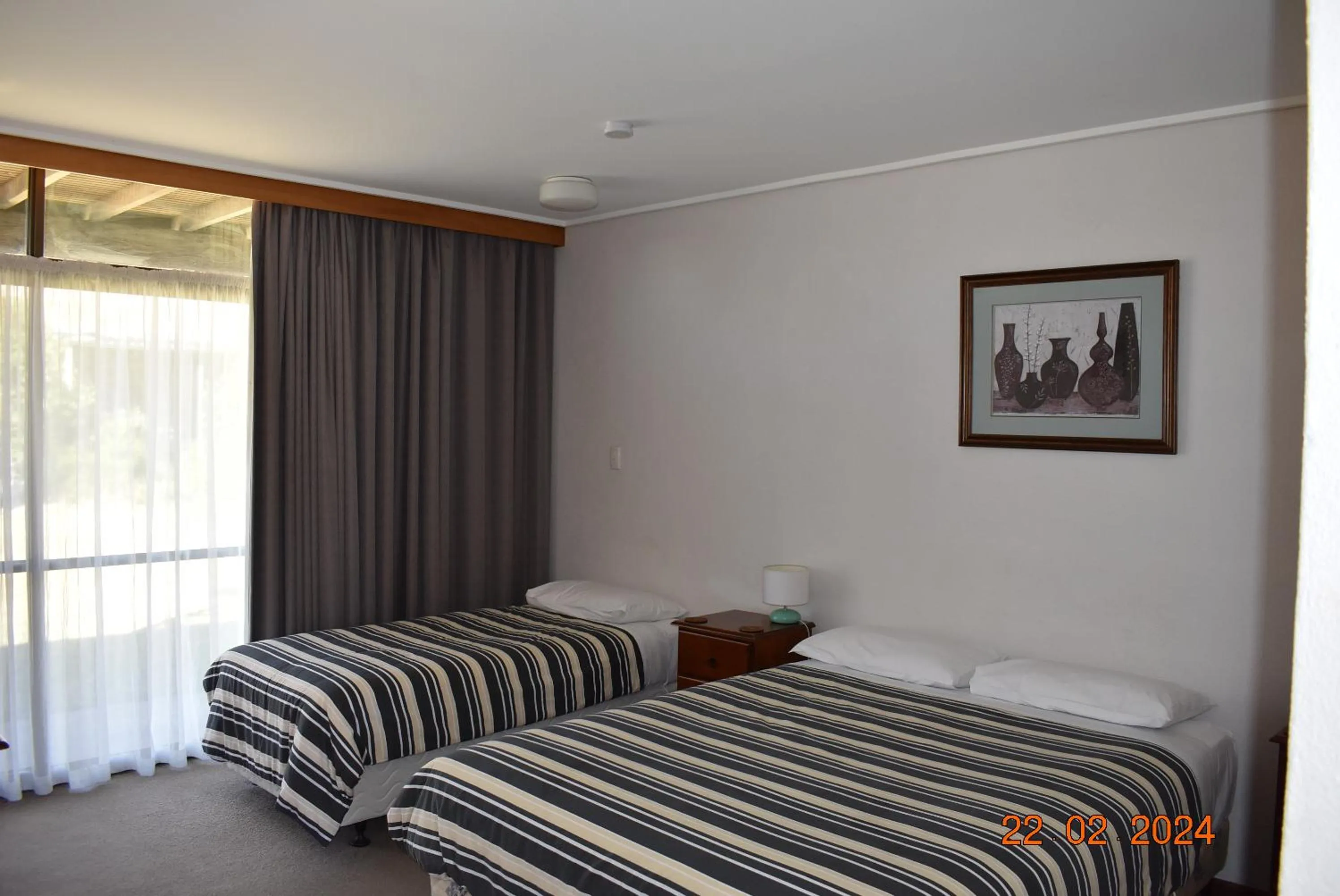 Bed in Coonawarra Motor Lodge