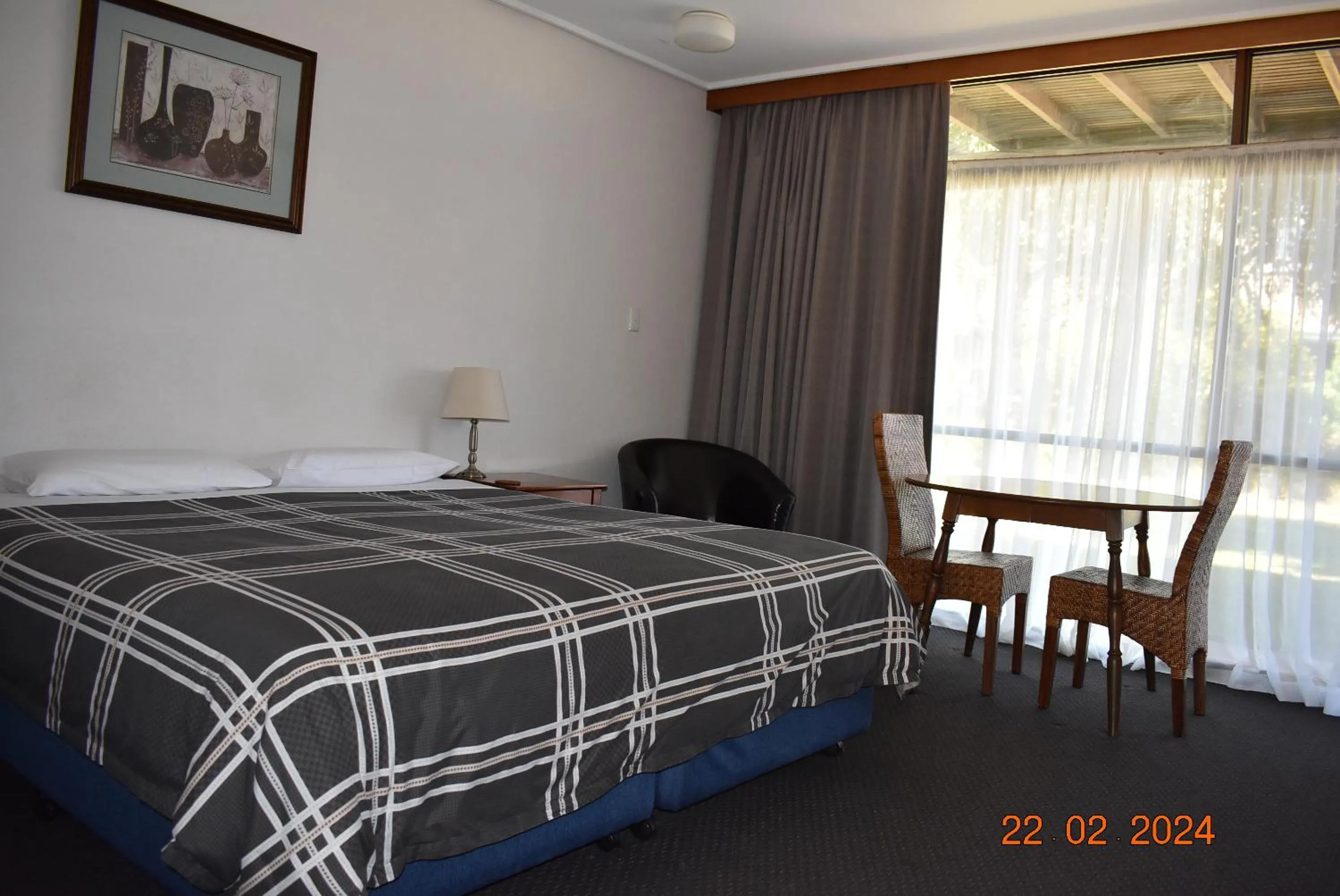 Bed in Coonawarra Motor Lodge