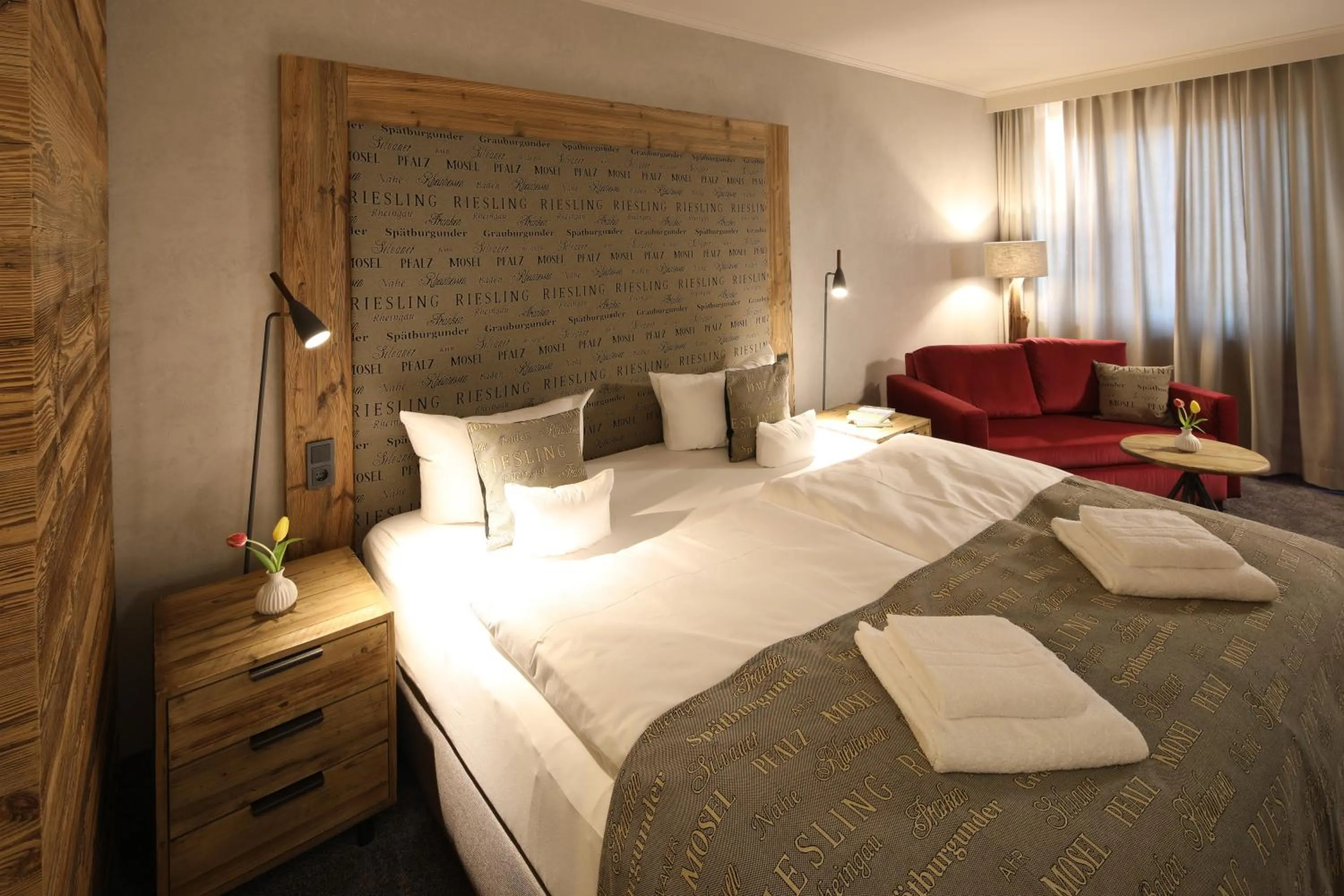 Großes Doppelzimmer Rheinseite in Nägler´s Fine Lounge Hotel