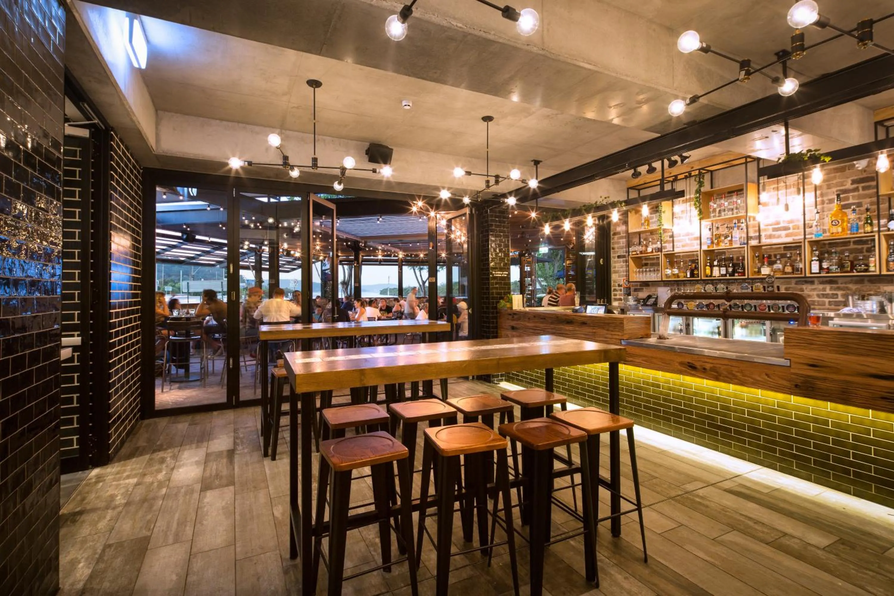 Lounge or bar in Bayview Hotel Woy Woy