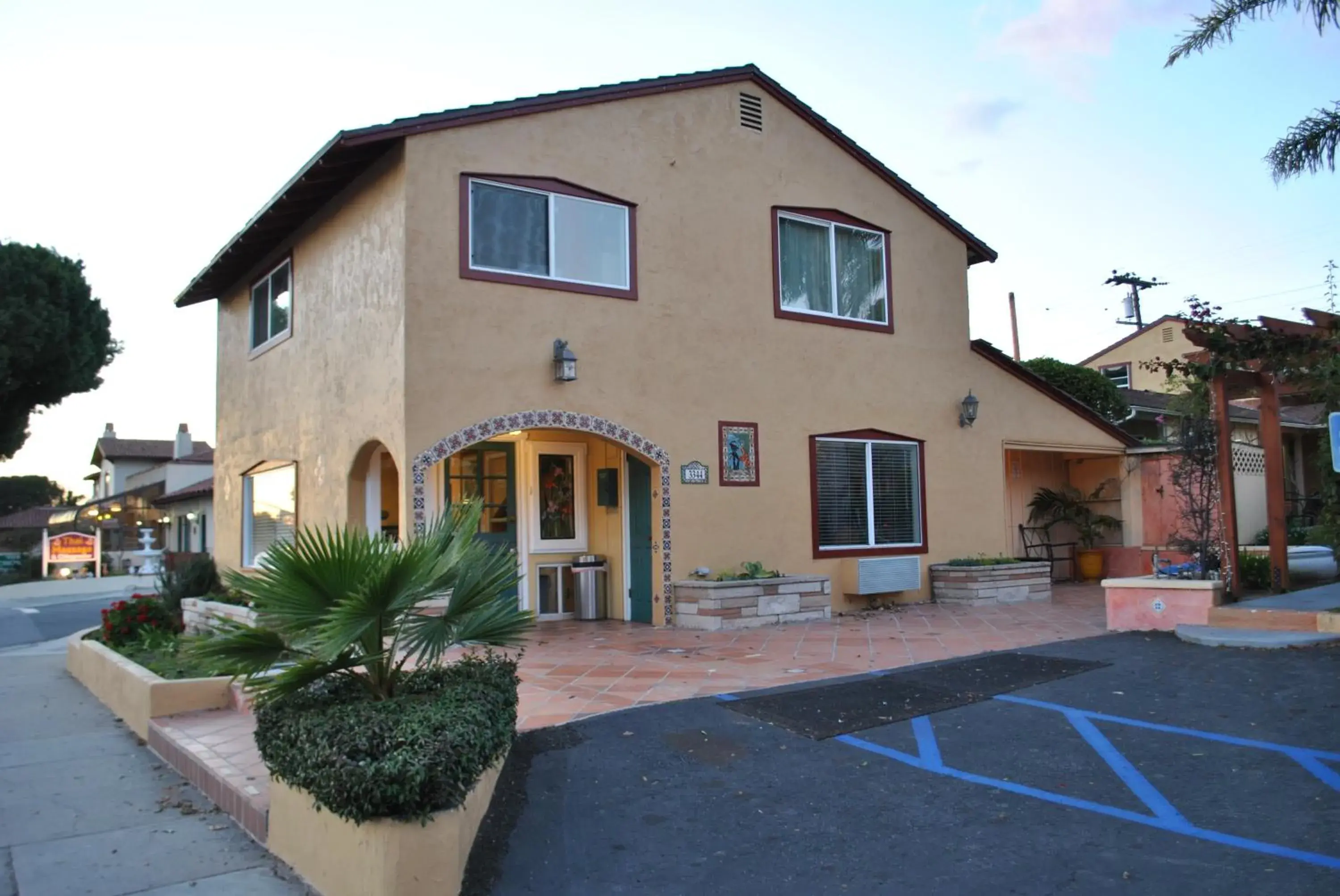 Facade/entrance in Oasis Inn and Suites Facade/entrance in Oasis Inn and Suites