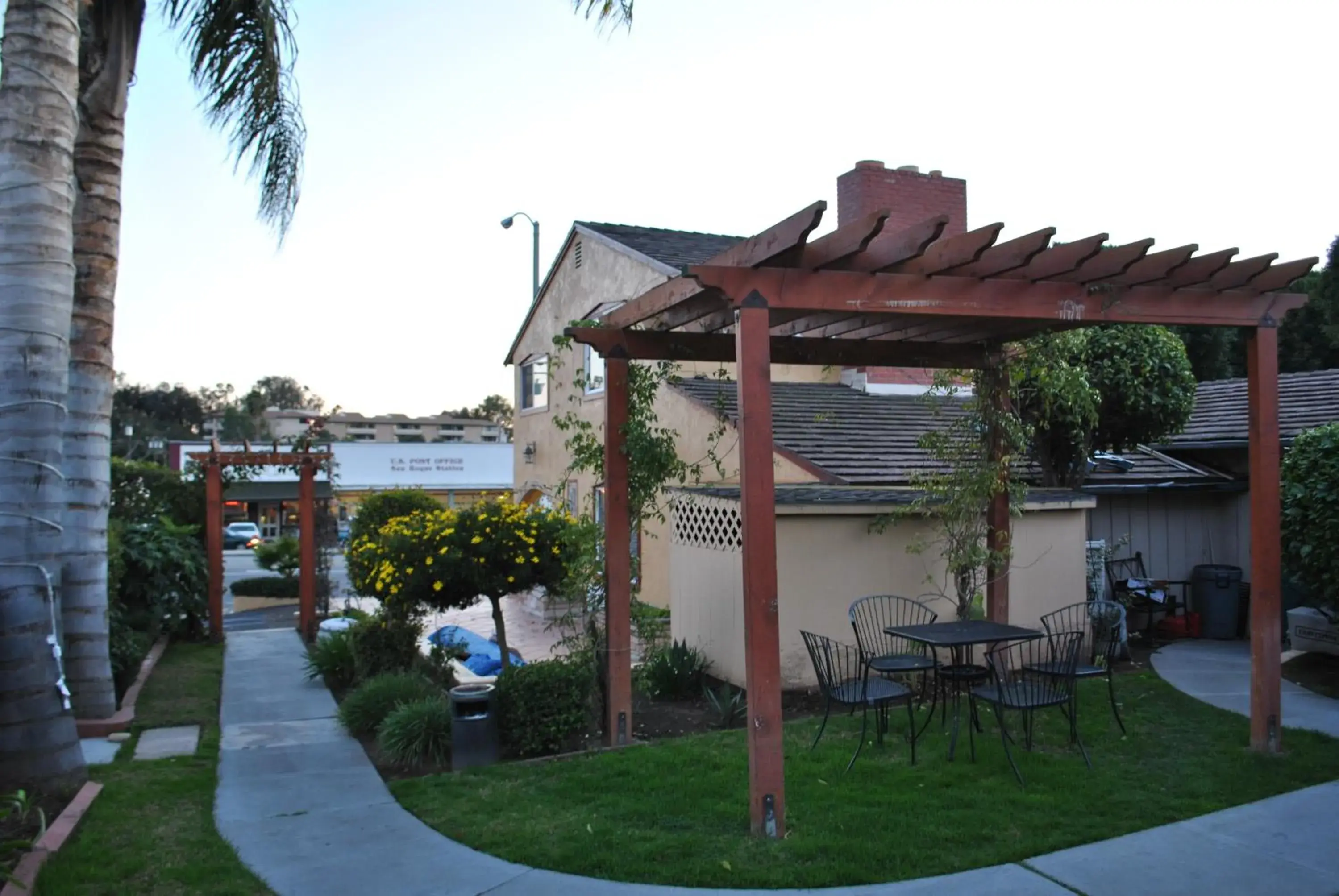 Facade/entrance in Oasis Inn and Suites Facade/entrance in Oasis Inn and Suites