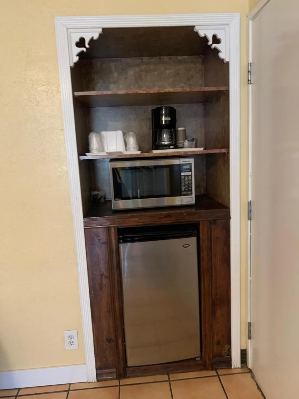 minibar in Oasis Inn and Suites