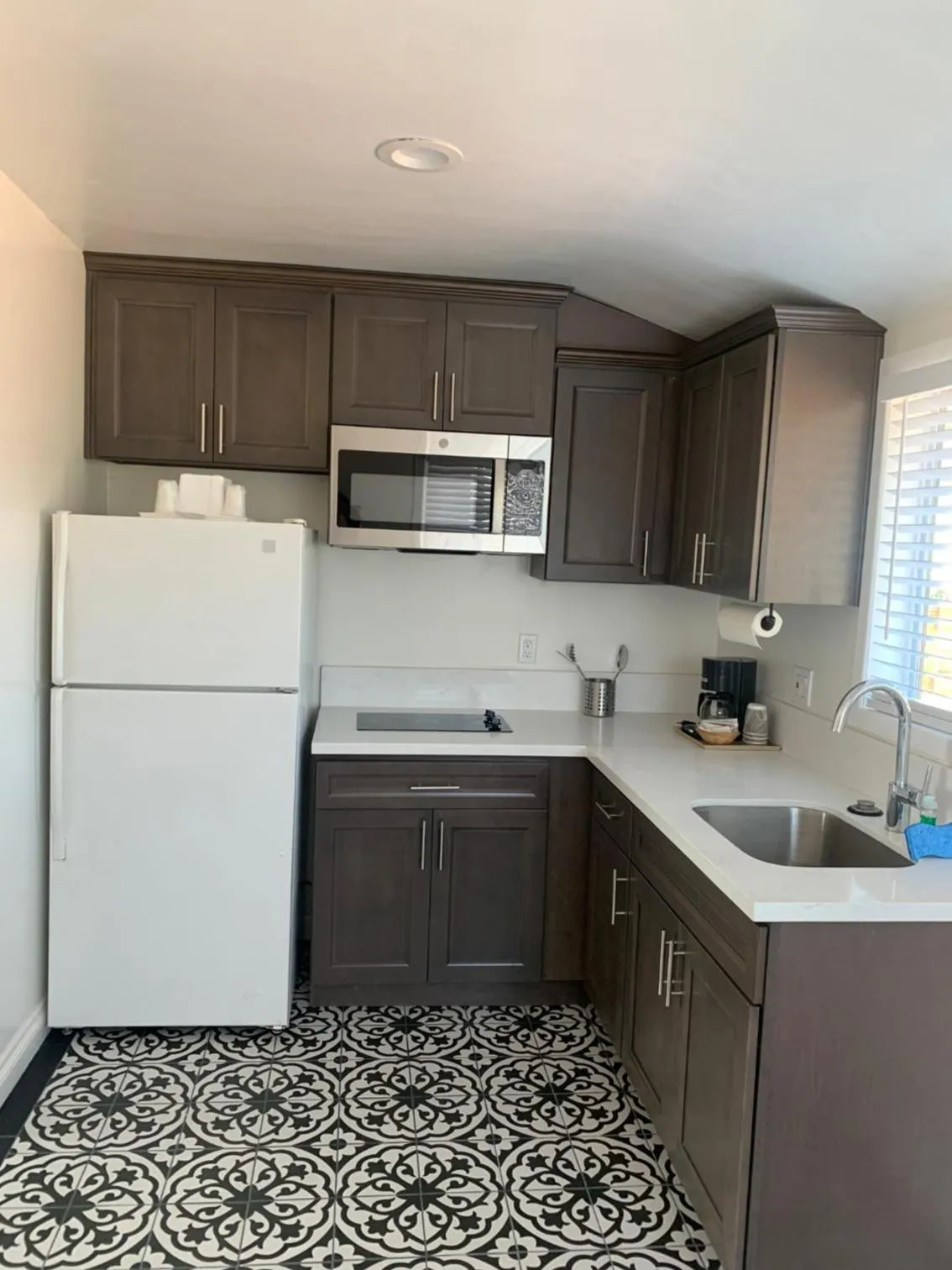 Kitchen or kitchenette in Oasis Inn and Suites