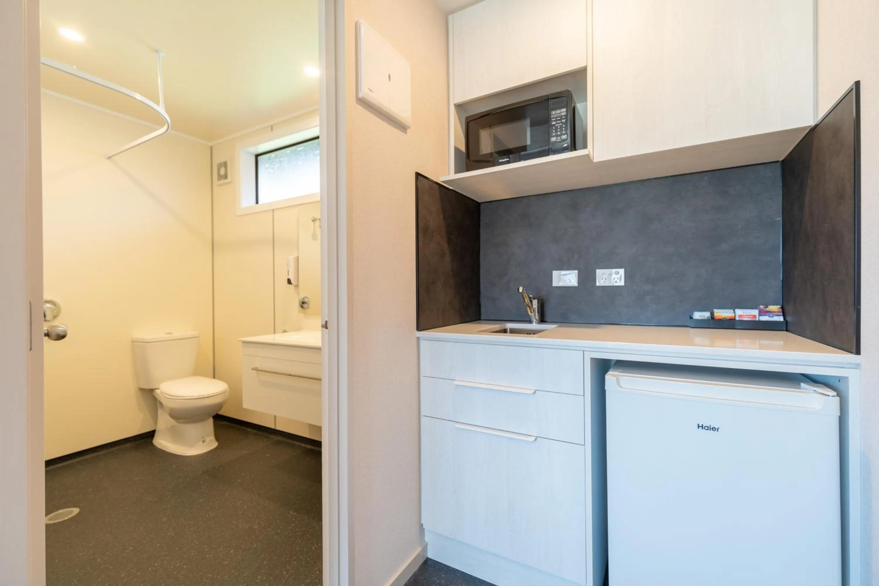 Bathroom in Te Anau Top 10 Holiday Park and Motels