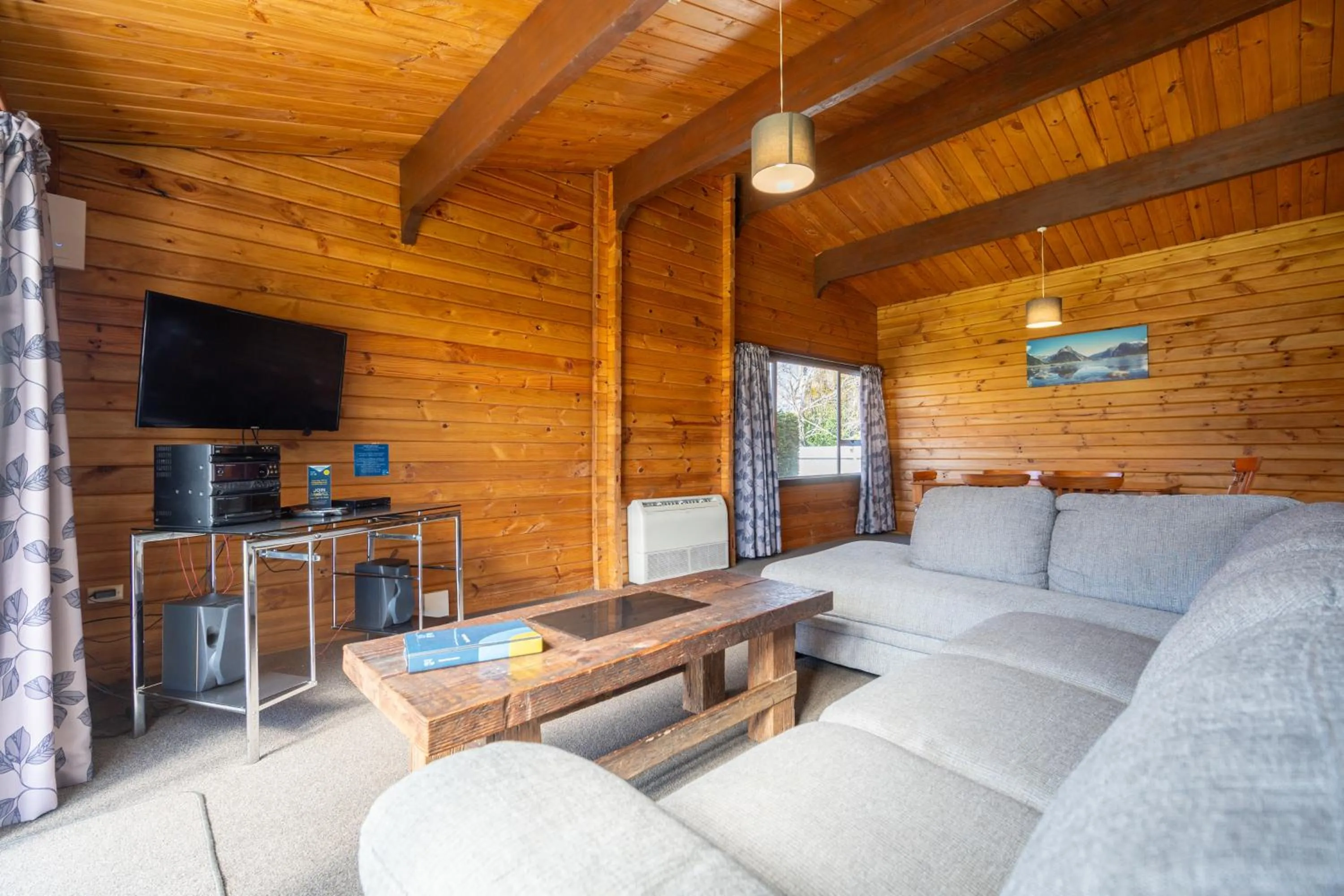 TV and multimedia in Te Anau Top 10 Holiday Park and Motels