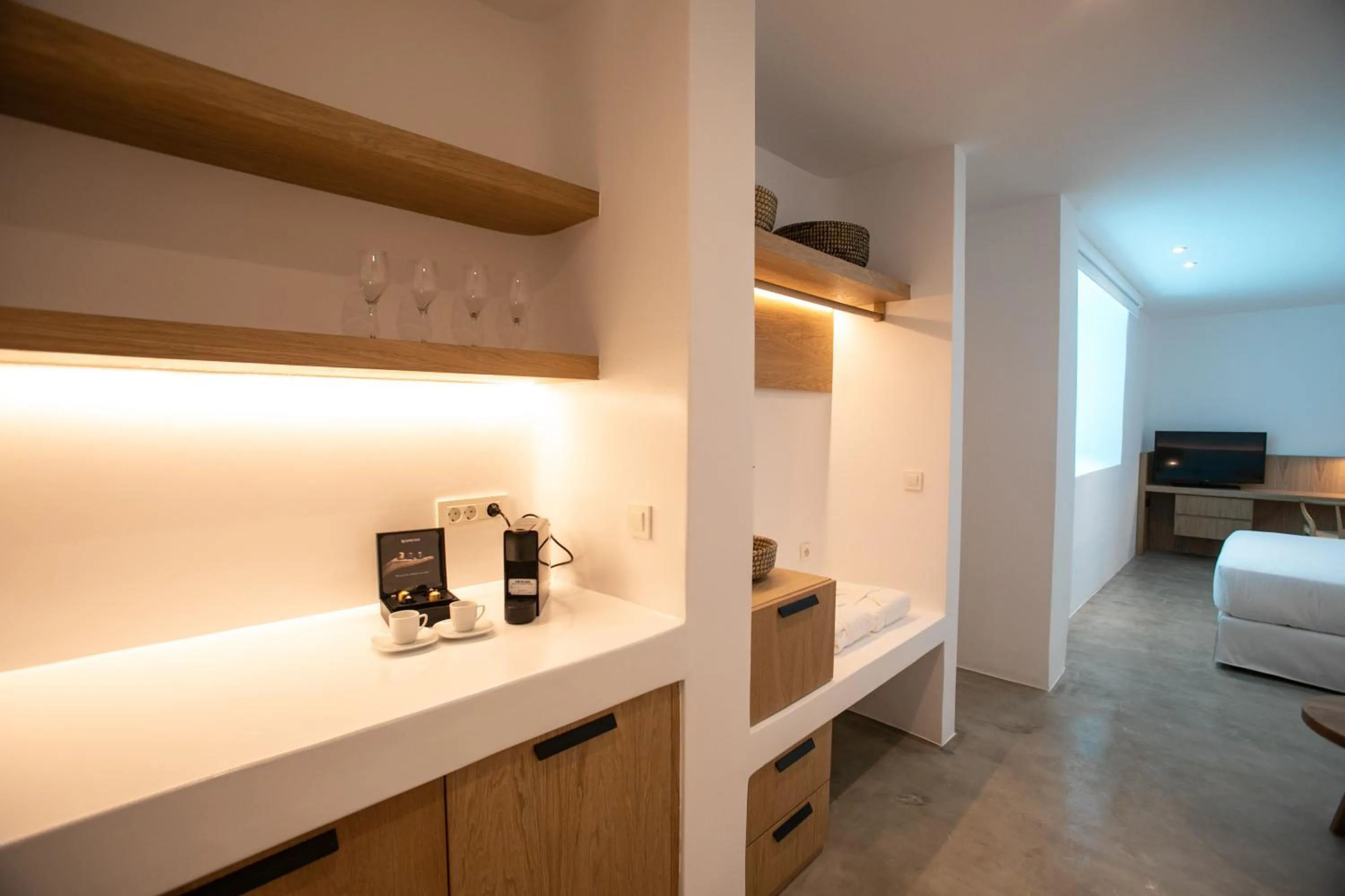 TV and multimedia, Bed in Melidonia Suites