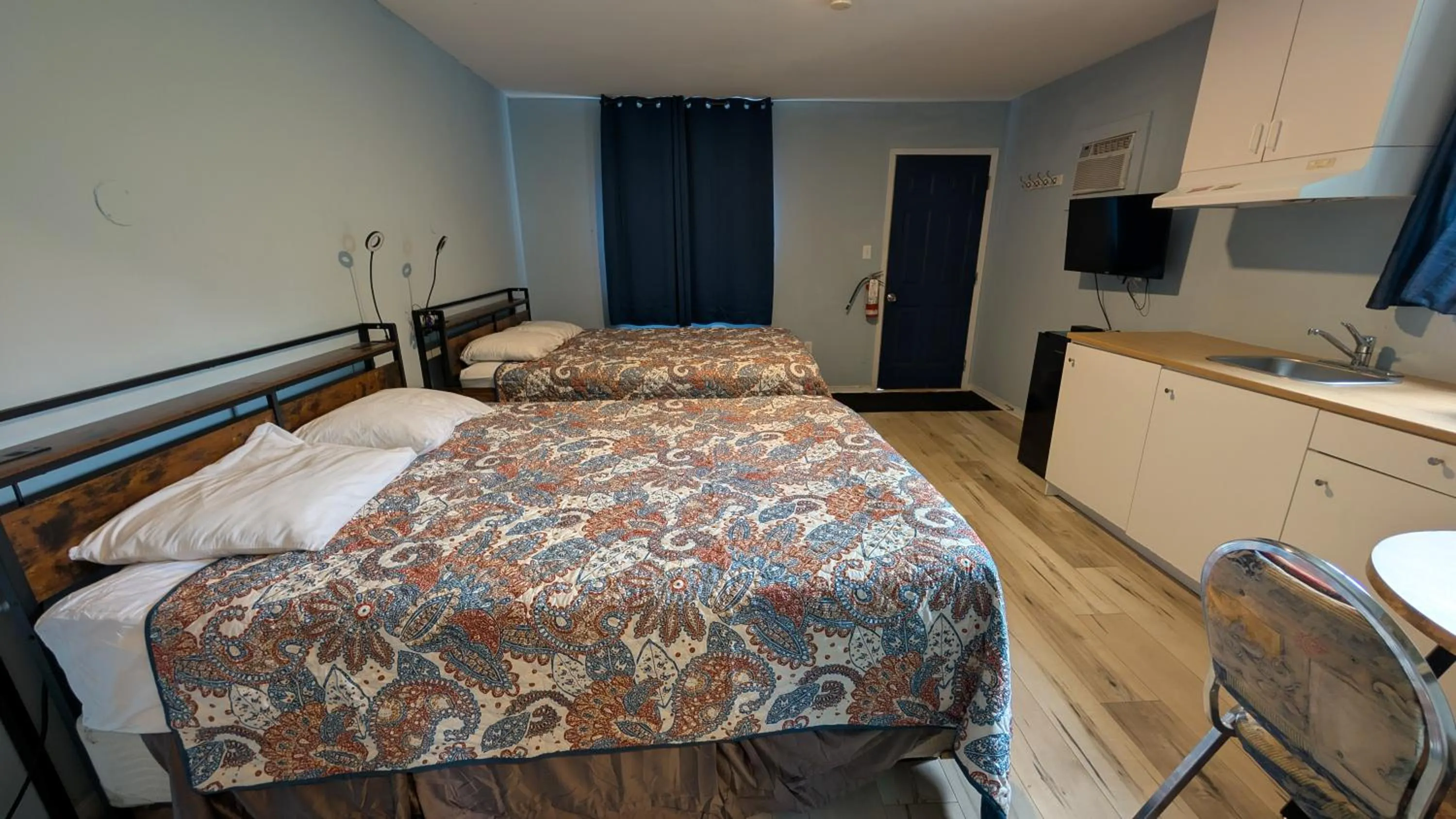 Bed in Oakwood Motel