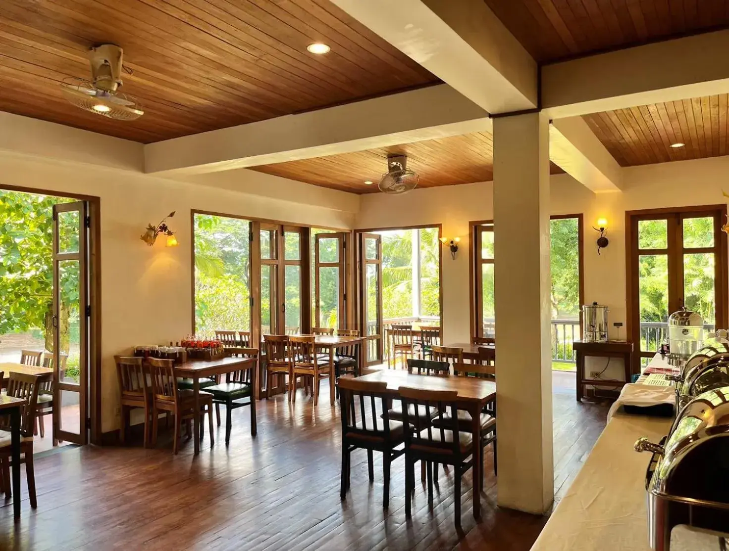 Restaurant/places to eat in Riverhouse Resort Restaurant/places to eat in Riverhouse Resort