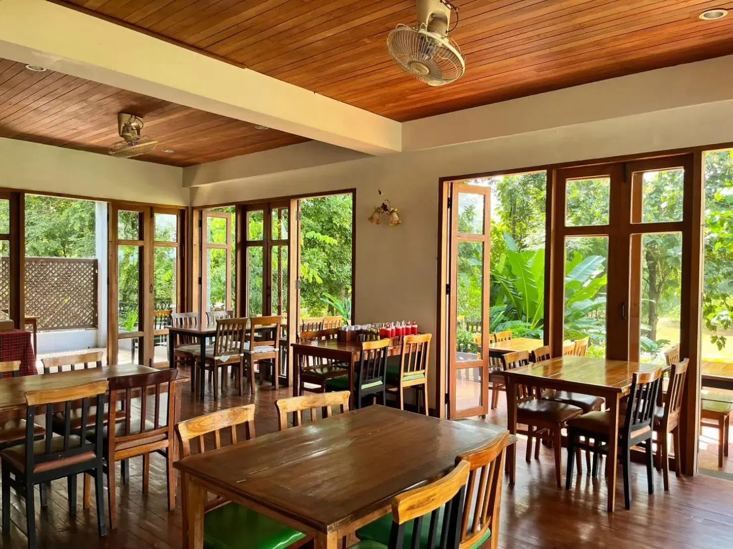 Restaurant/places to eat in Riverhouse Resort Restaurant/places to eat in Riverhouse Resort