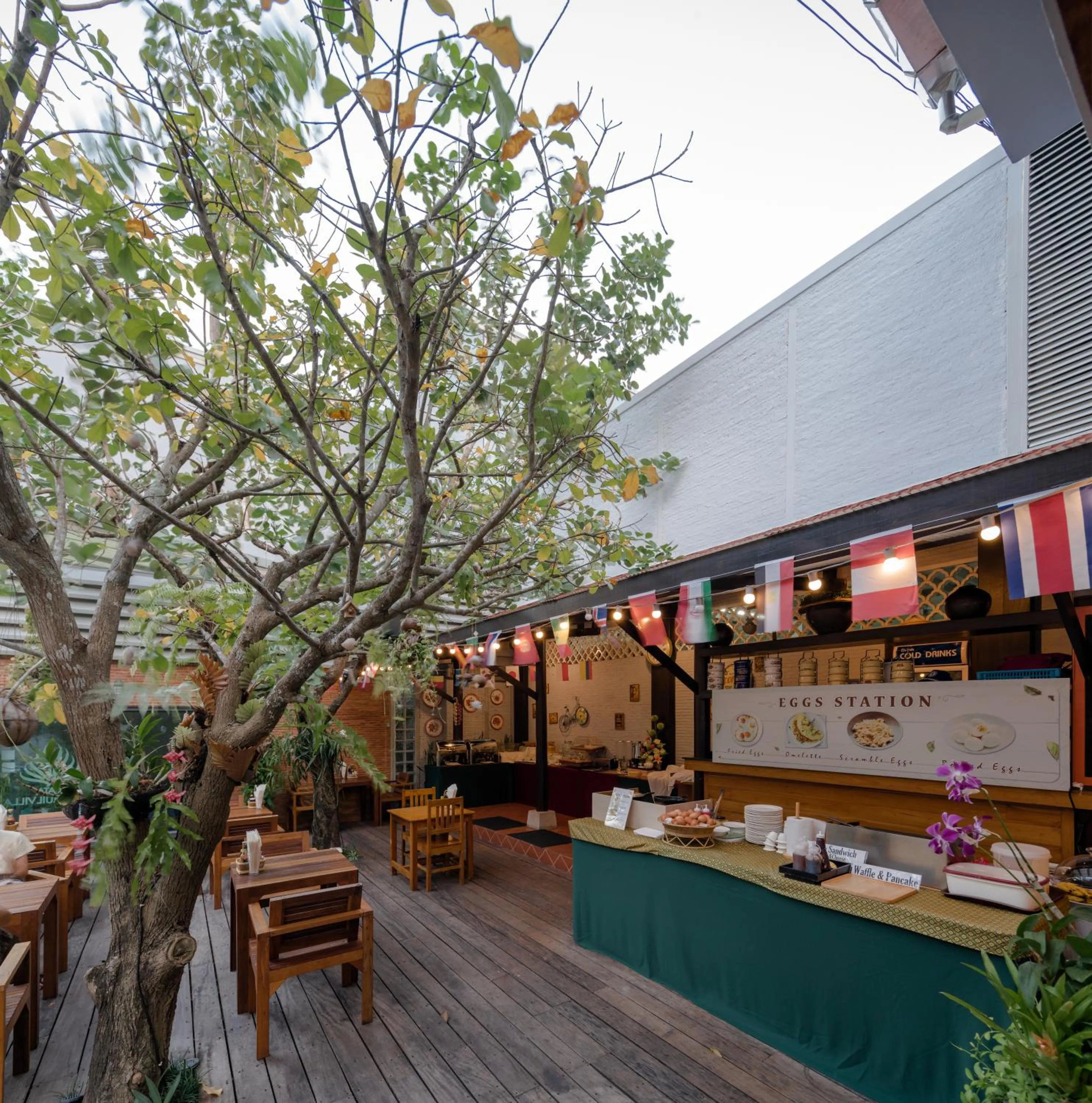 Restaurant/places to eat in Kata Tranquil Villa - SHA Plus