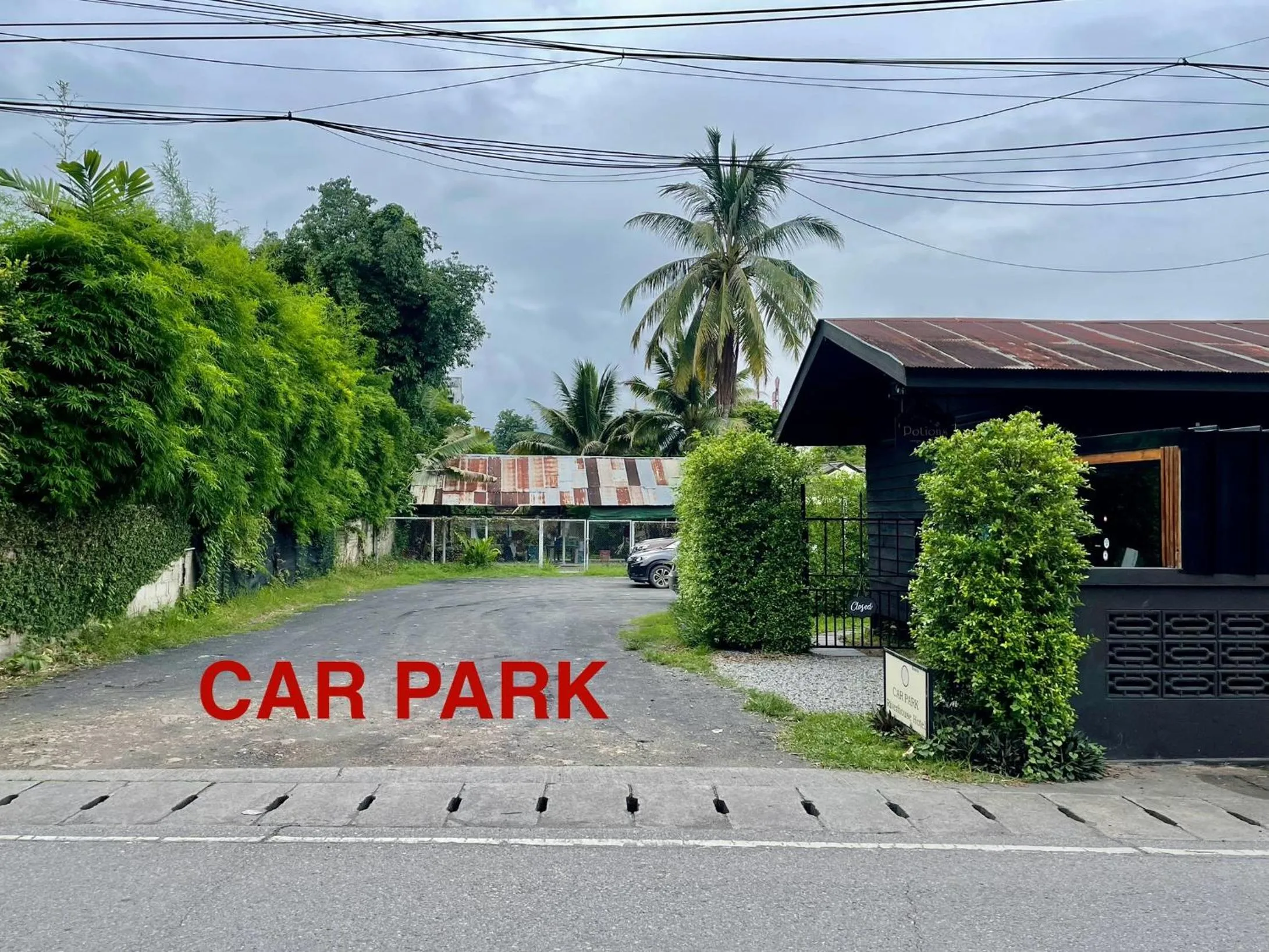 Parking in Riverhouse-The Teak House
