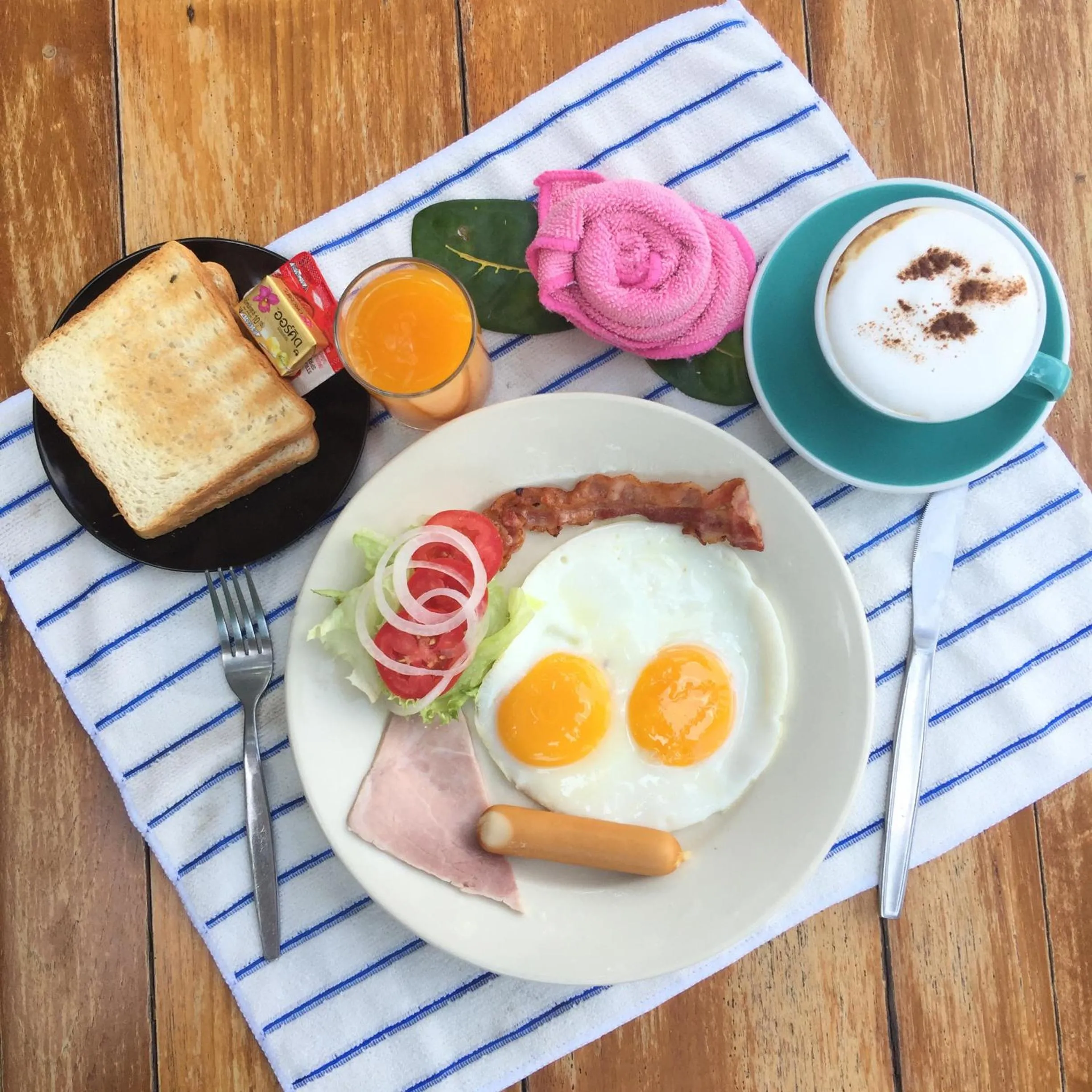 Breakfast in Riverhouse-The Teak House