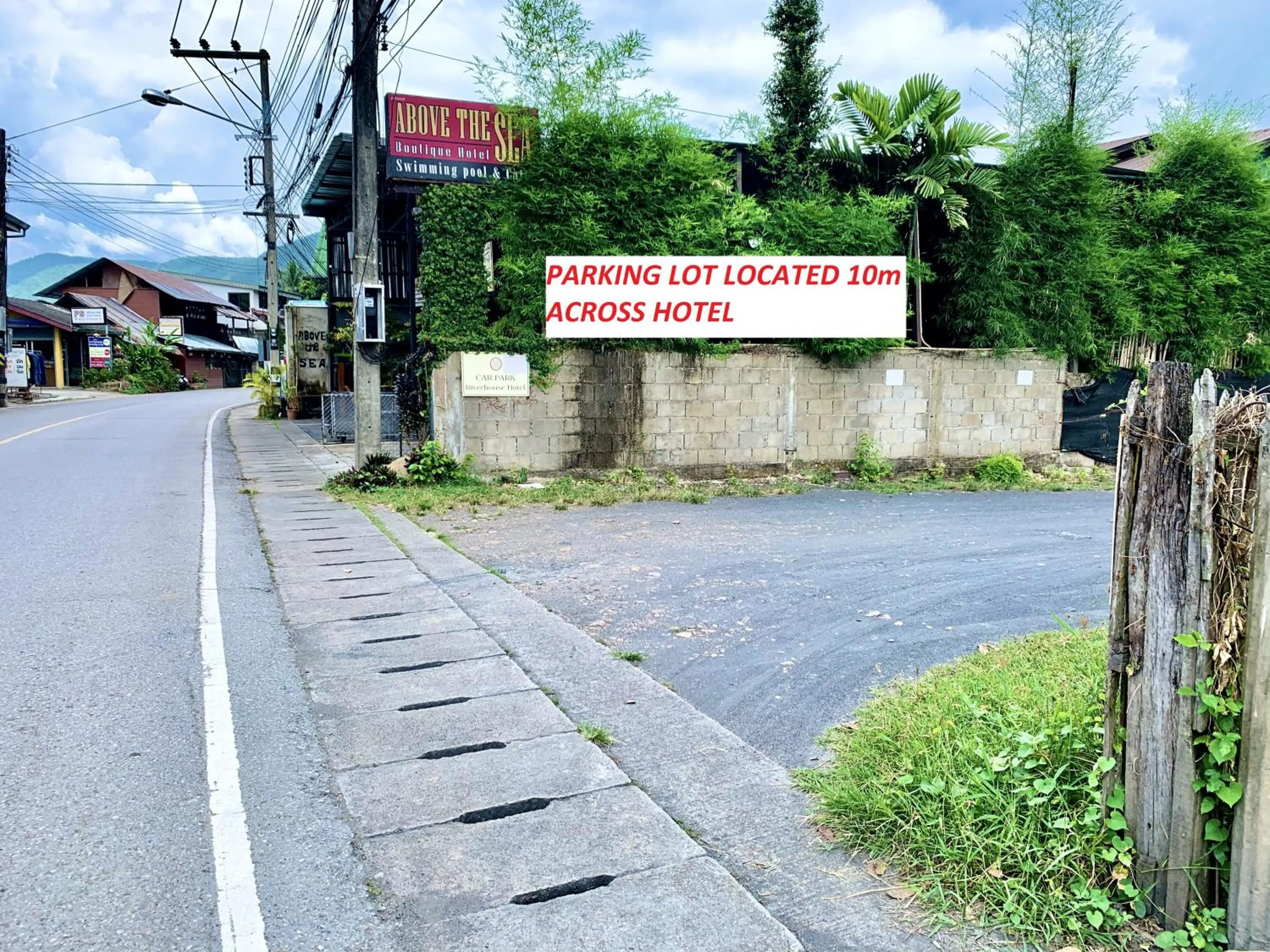 Parking in Riverhouse-The Teak House