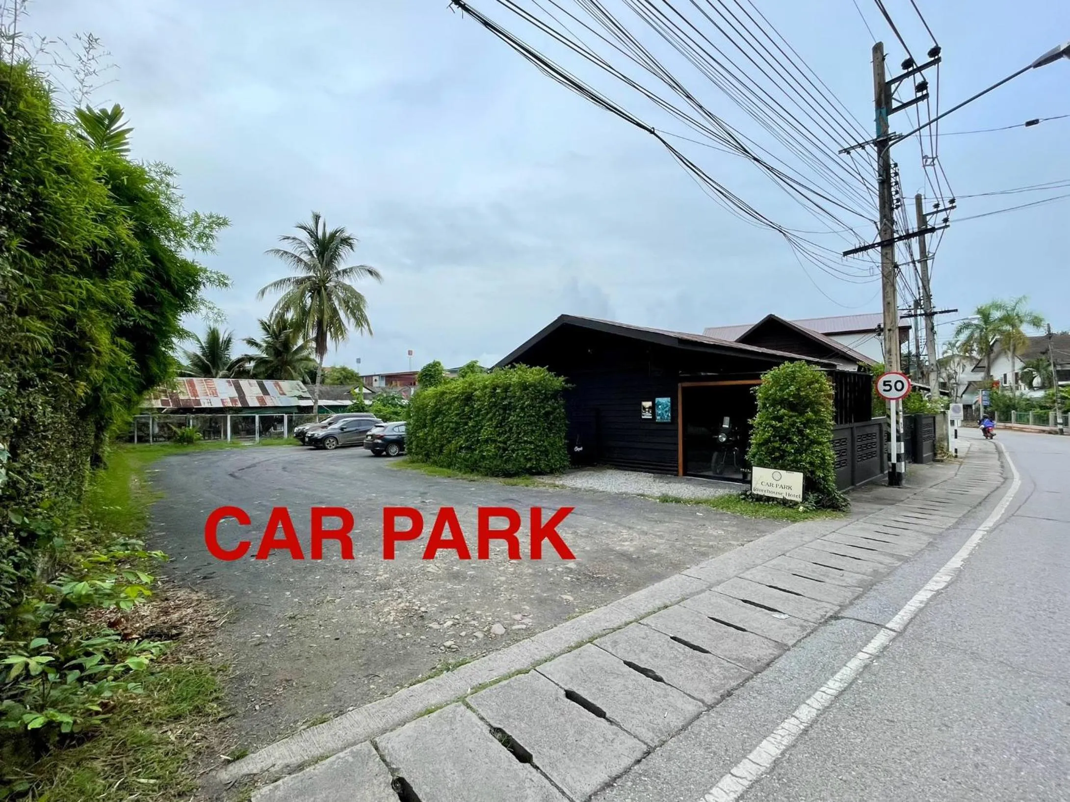 Parking in Riverhouse-The Teak House