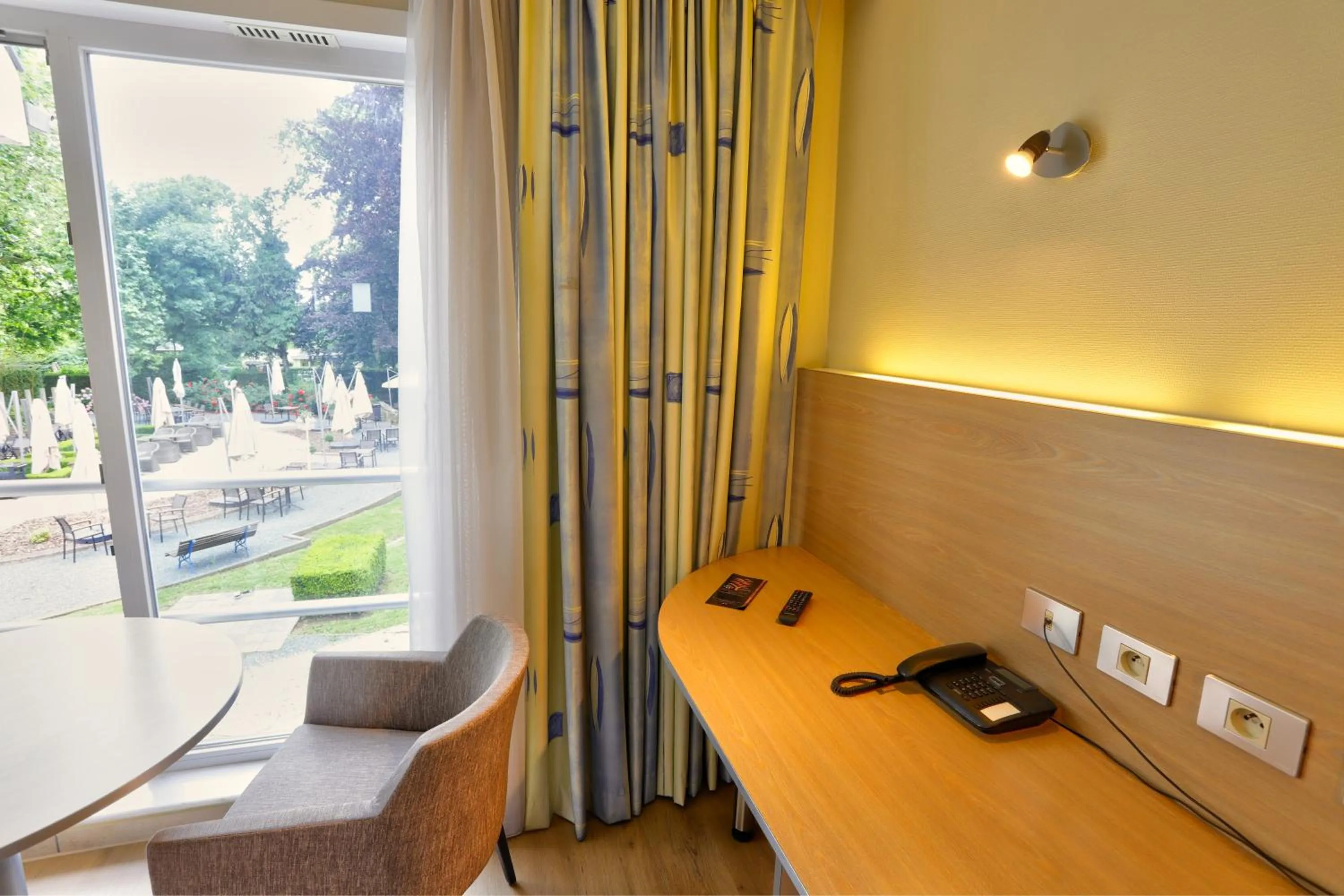 Bedroom in Auberge du Vieux Cedre, Enghien-Belgique