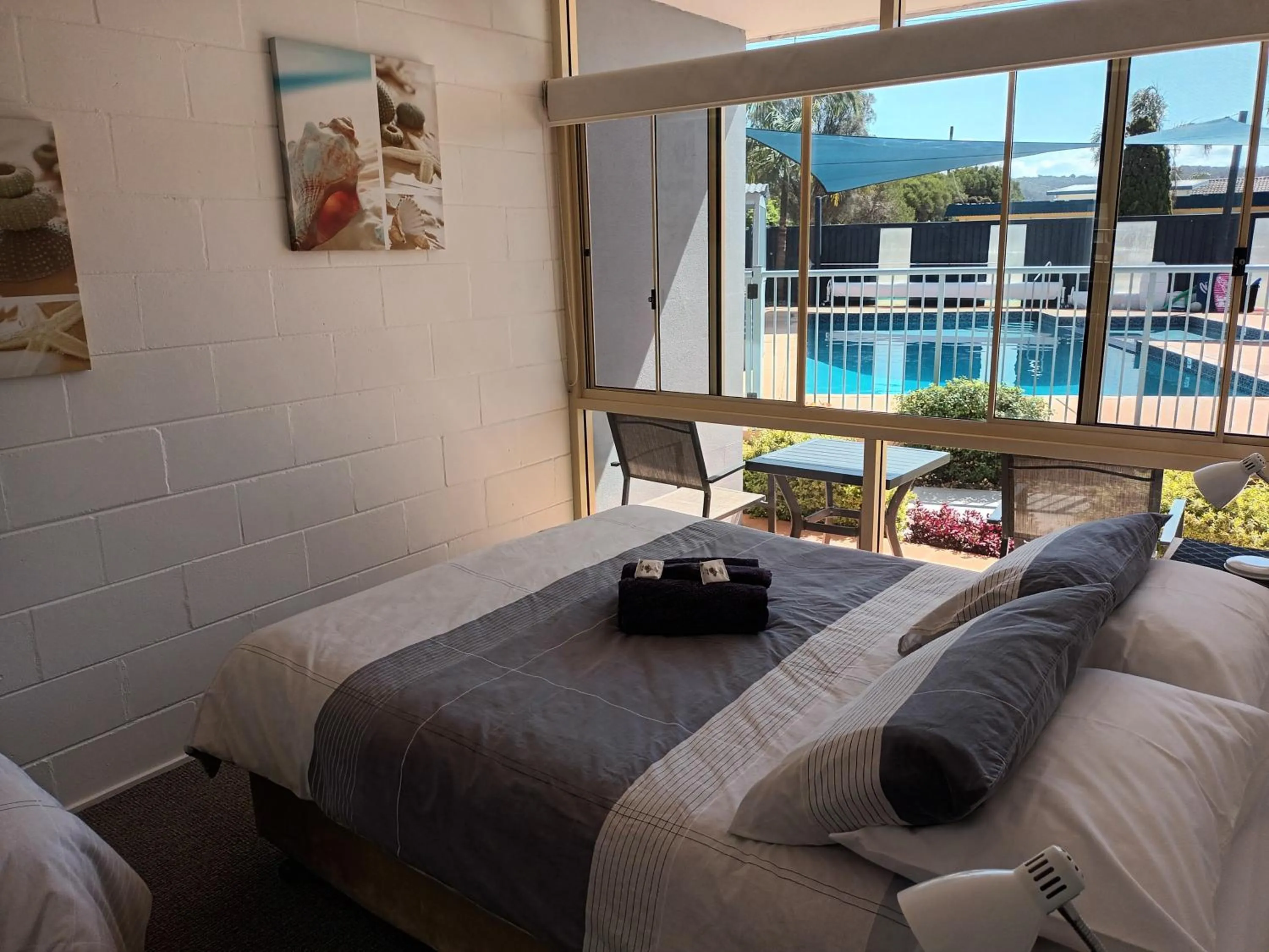 Bed in Grandeur Holiday Units