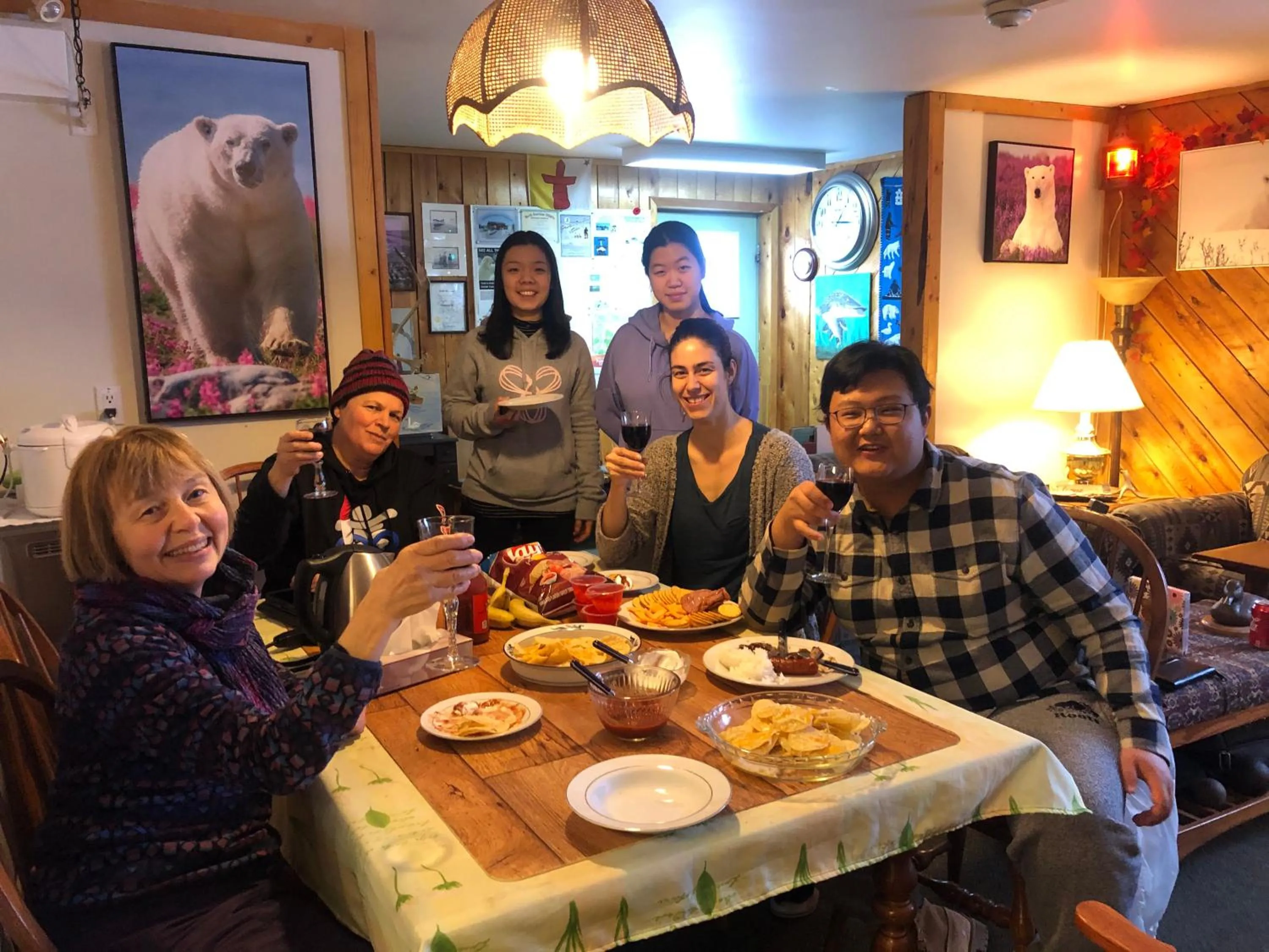 Restaurant/places to eat in IceBerg Inn