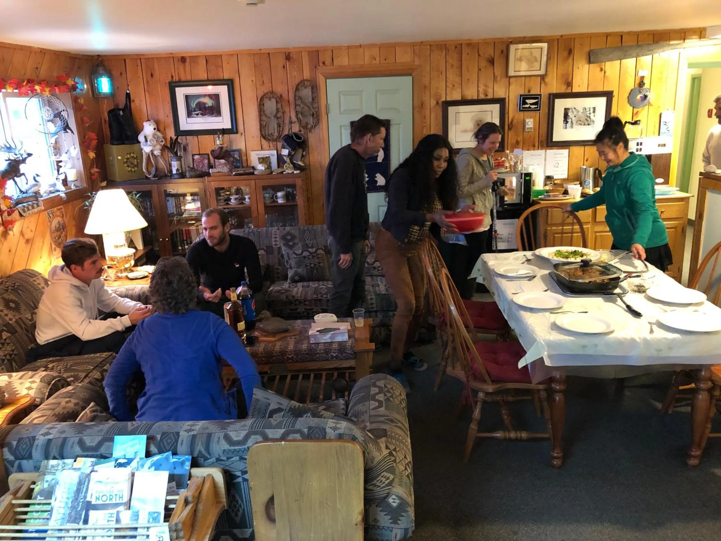 Restaurant/places to eat in IceBerg Inn