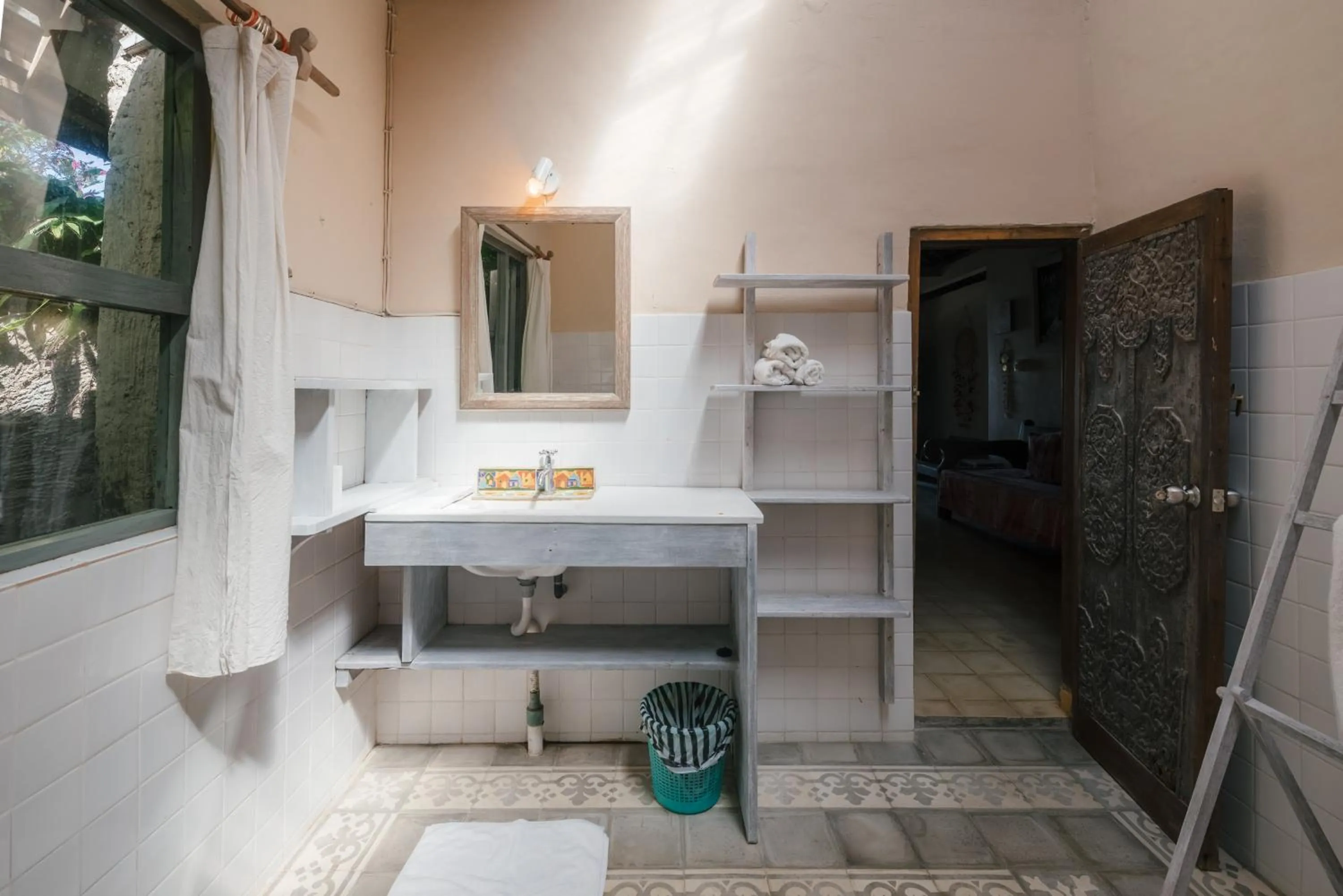 Shower in Pondok Pisang Candidasa