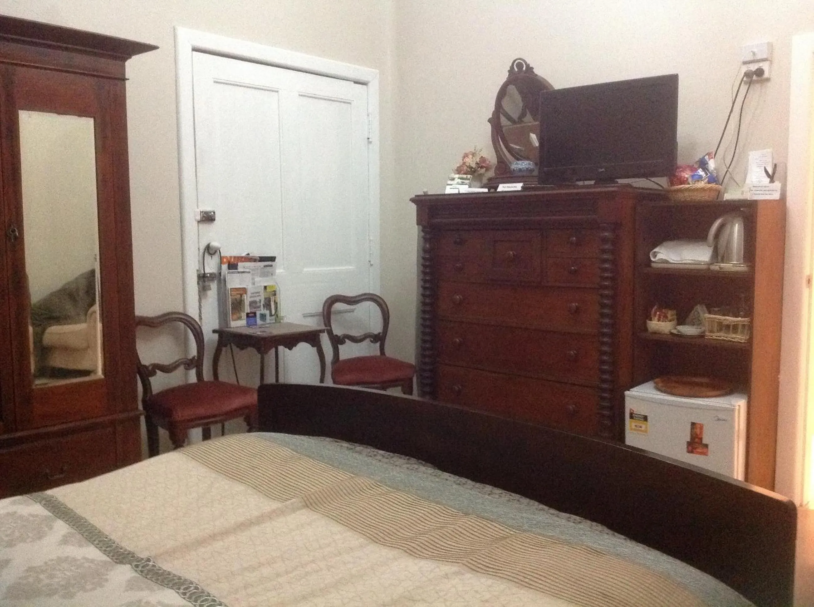 Coffee/tea facilities, Bed in Chinnock B&B